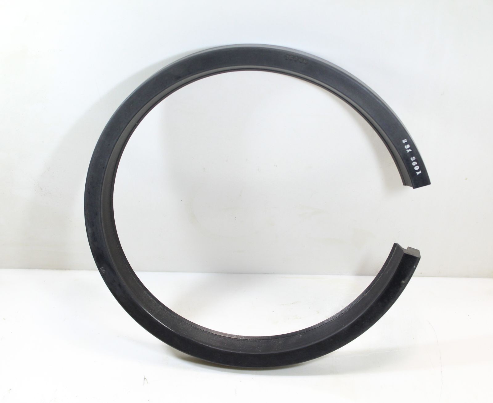 Garlock 25003-3601 Split, 8.000 in Shaft Dia., 9.500 in OD, 0.750″