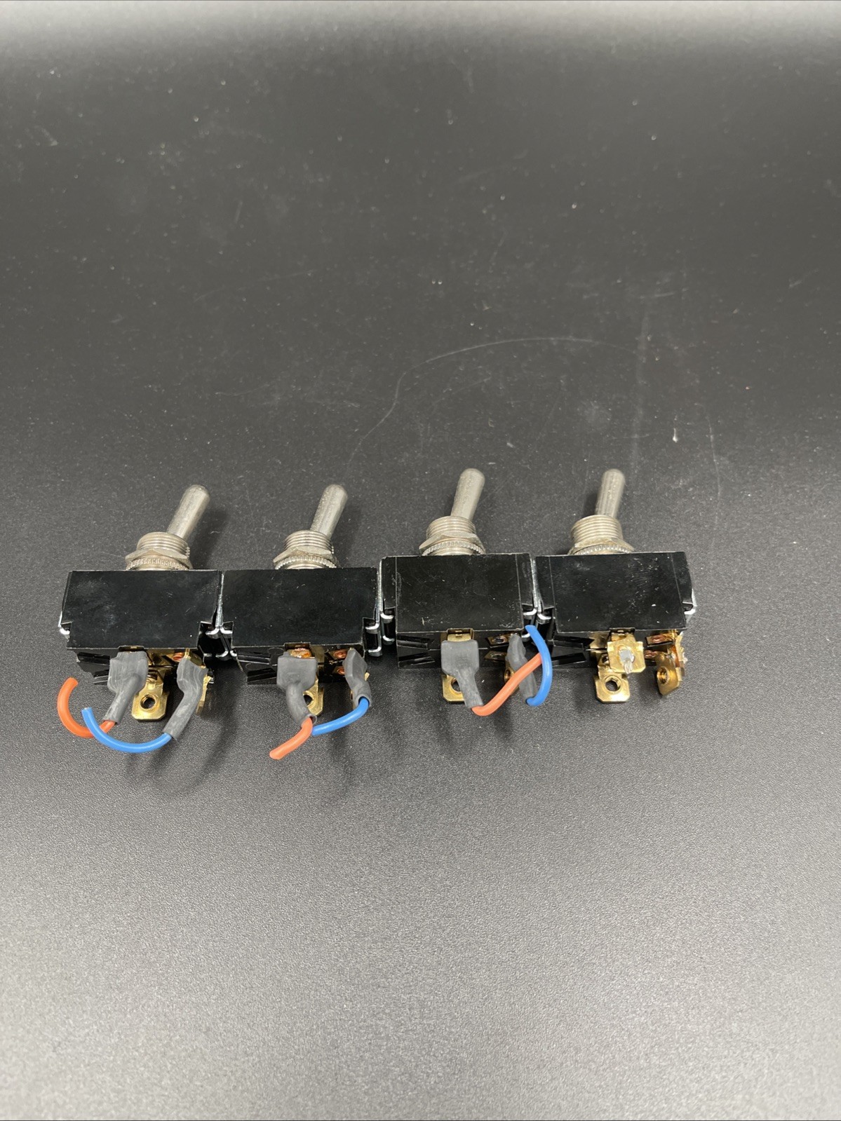 Carling Toggle Switch 10A, 250V AC 15A 125V AC 3/4 HP 125-250V AC Lot 4