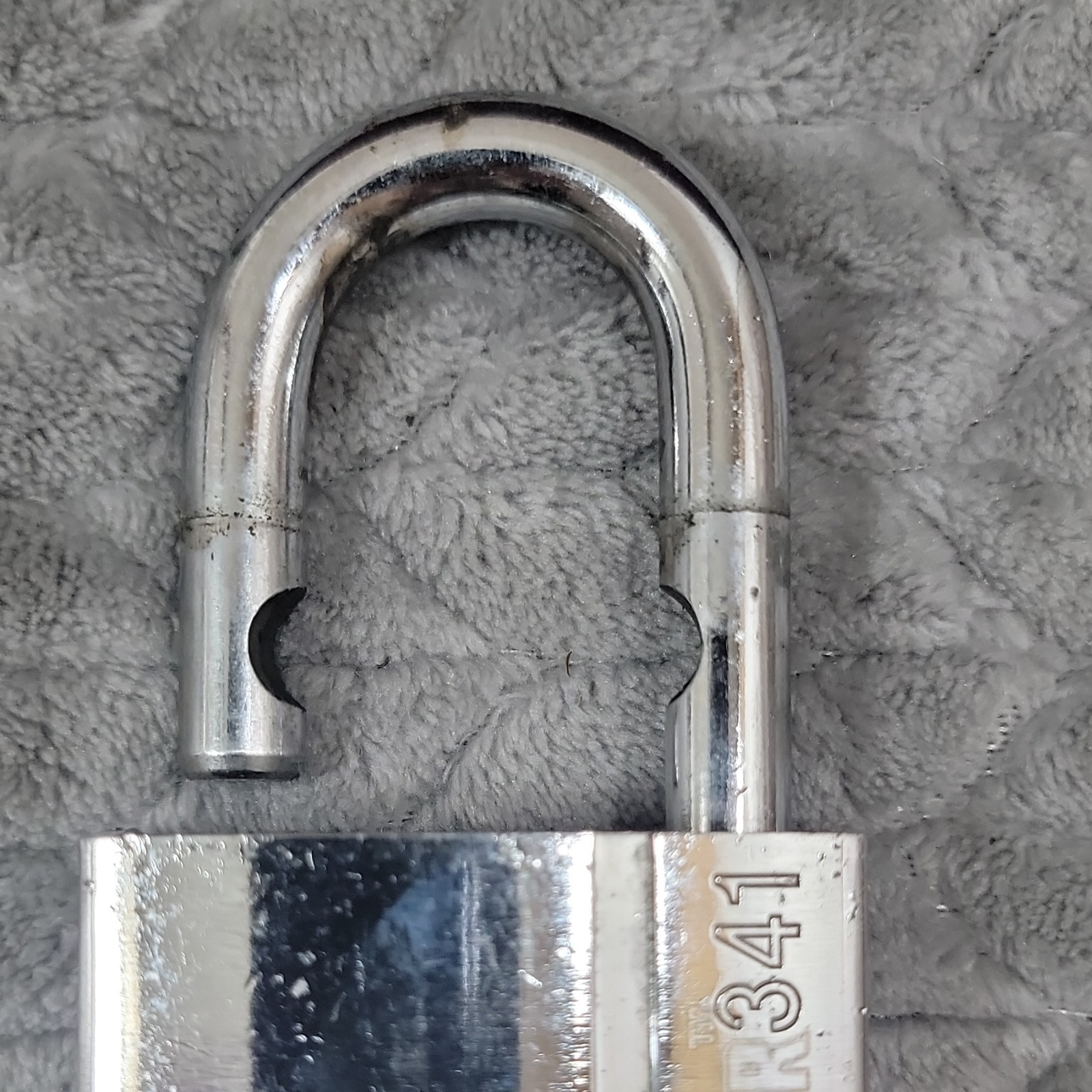 ABLOY Finland 341 Enforcer Steel Padlock Silver D Keyway 3/8″ Shackle with Keys