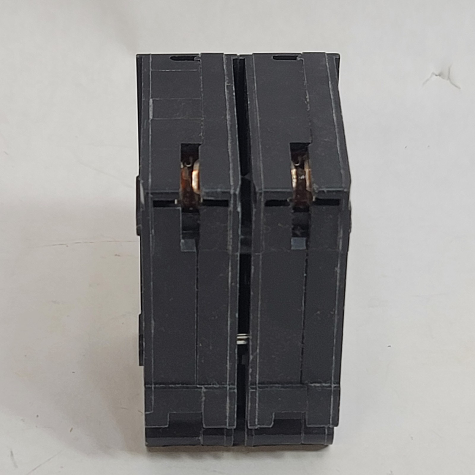 HOM2100 – Square D Homeline – Circuit Breaker Plug-In – 100 Amp – 2 Pole – 240 V