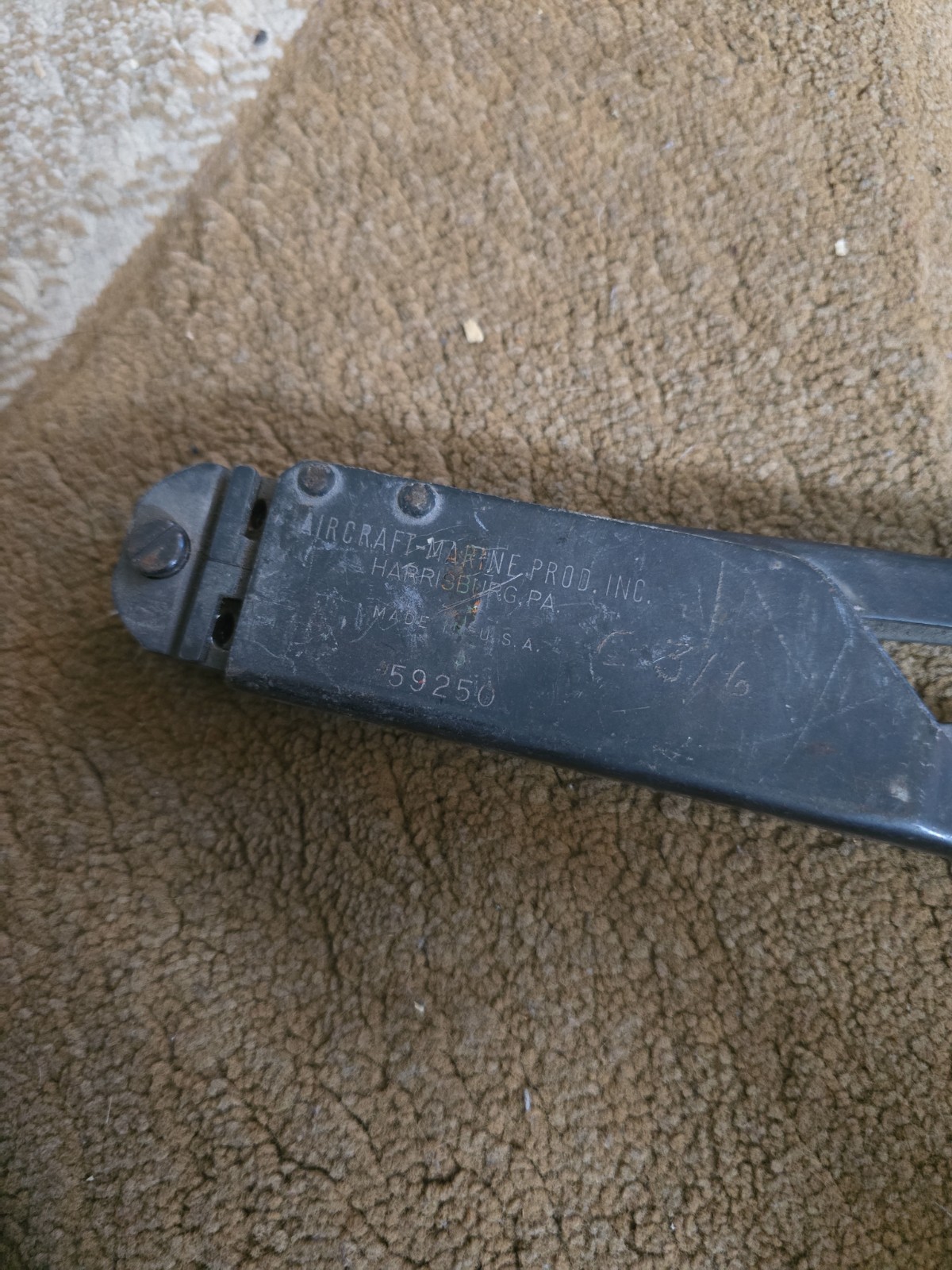 Amp/Tyco/TE CONNECTIVITY 59250 Red and Blue T head ratchet Crimp tool