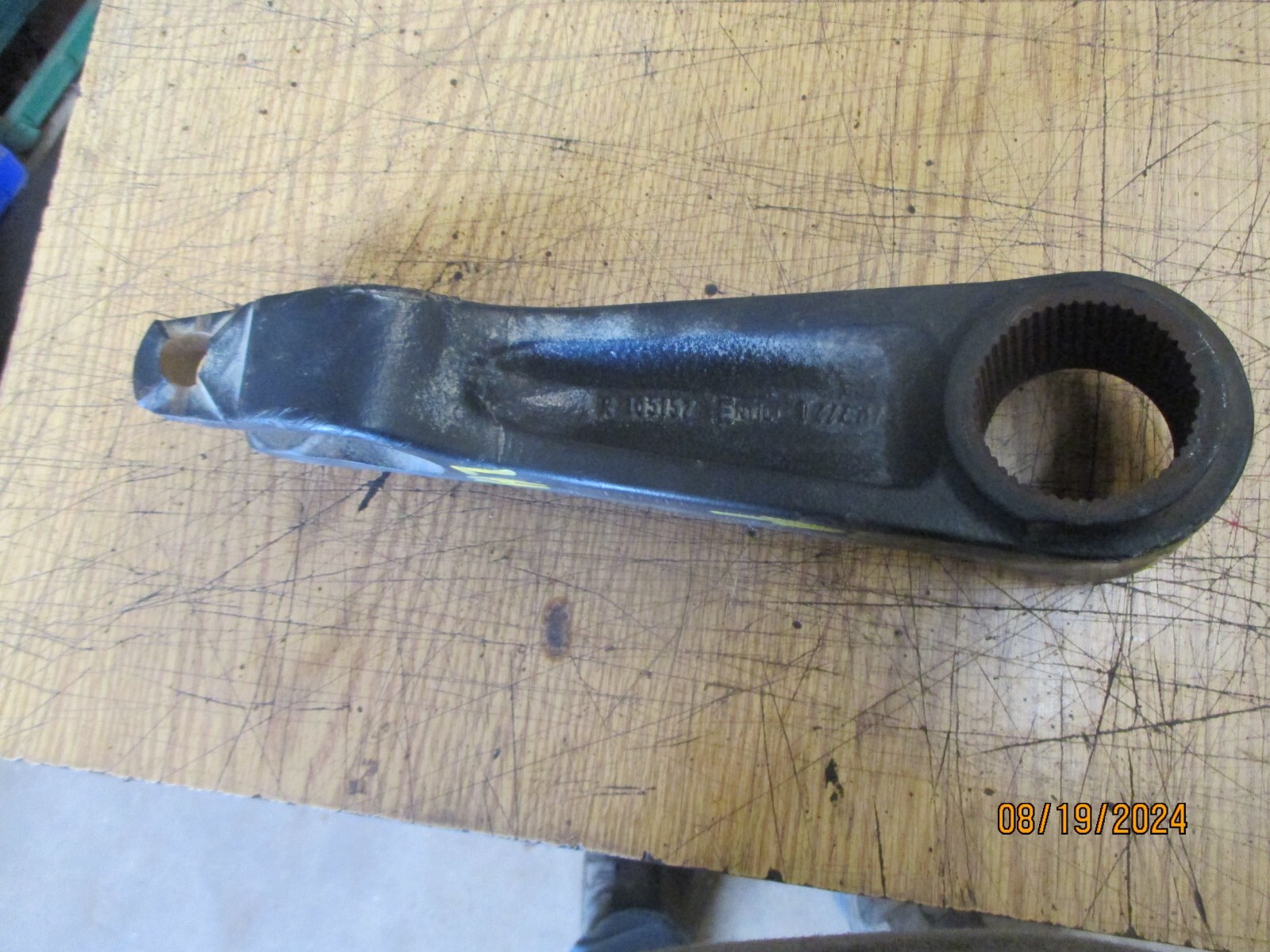 JOHN DEERE 5225 LEFT HAND LIFT ARM #R105157 USED ORIGINAL GOOD CONDITION