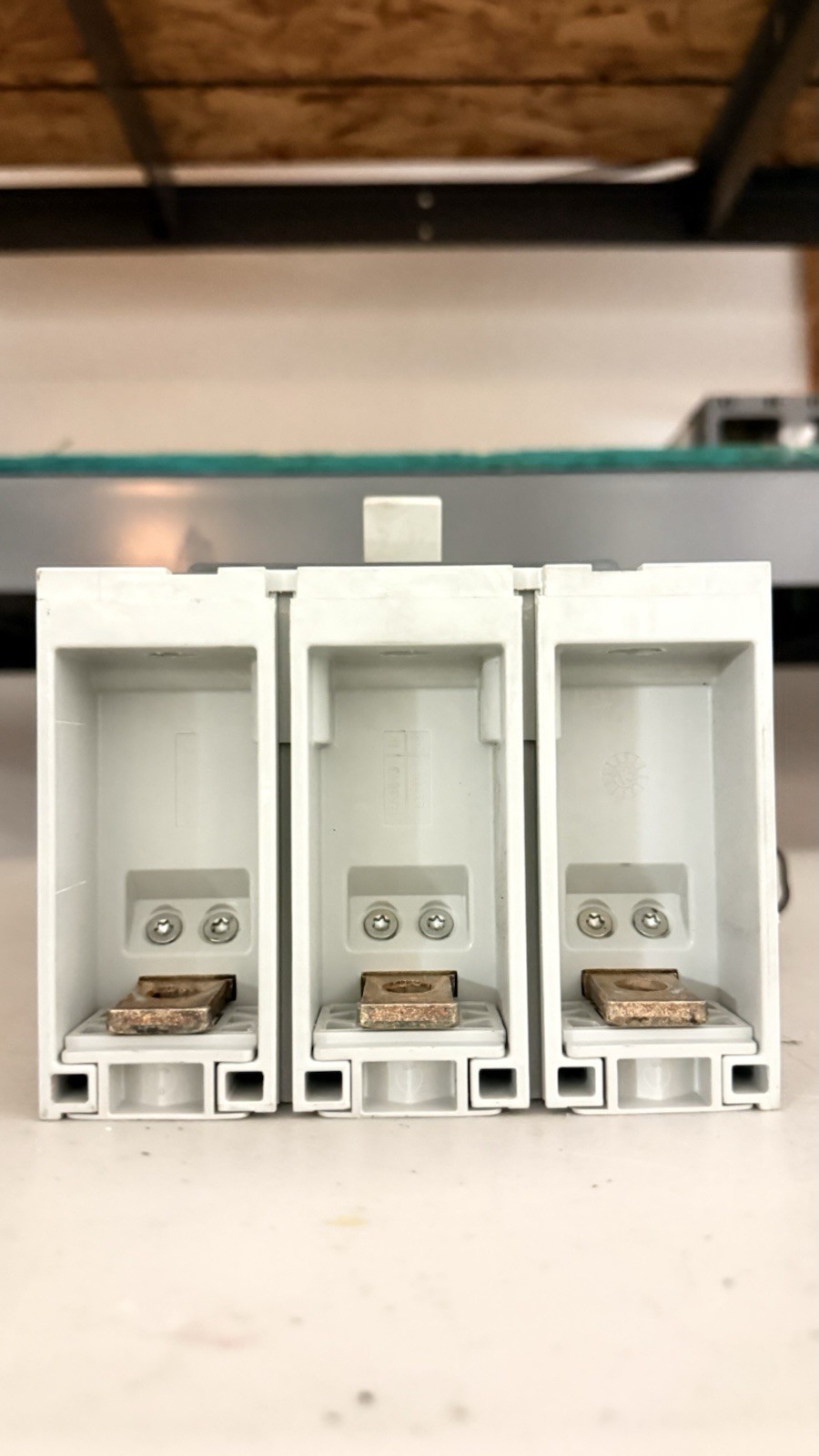 ABB SACE Tmax TSH 400 400A 3-Pole AC 301-350V Bolt-On On/Off Breaker