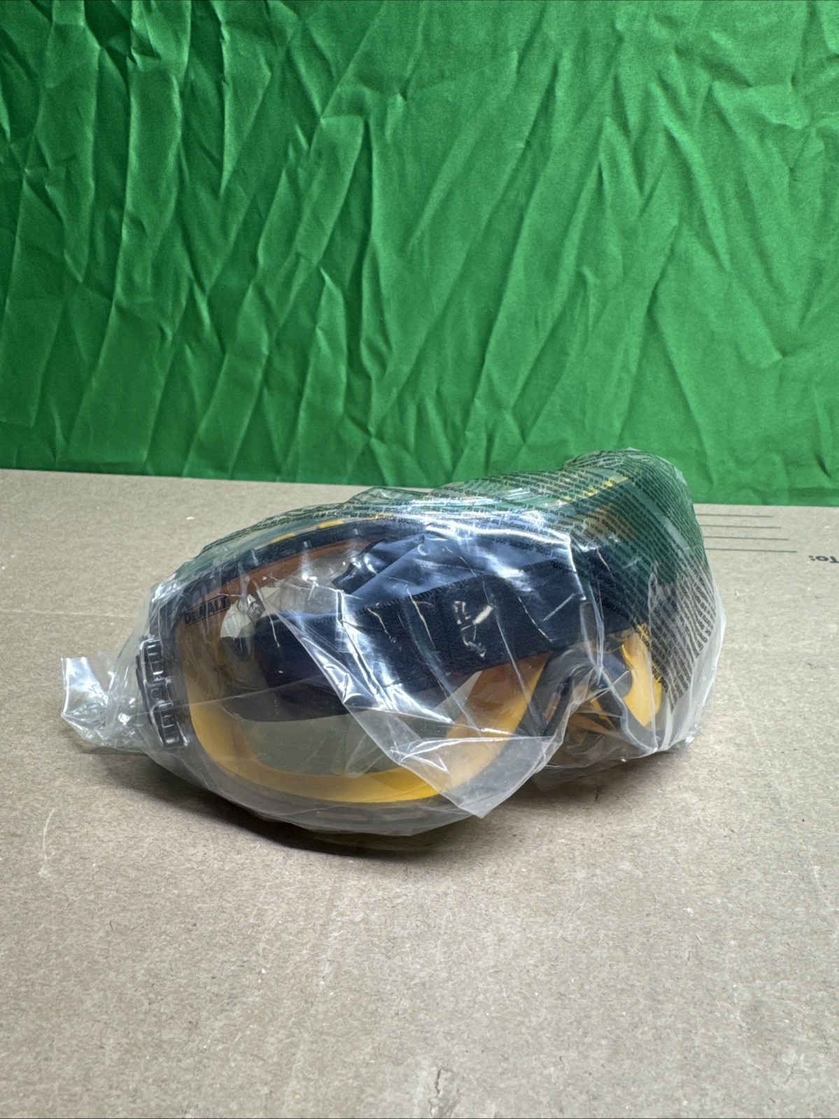 1 PR. DeWalt DPG82-11 CLEAR ANTI FOG Protective Over Glasses Safety Goggles Z87+