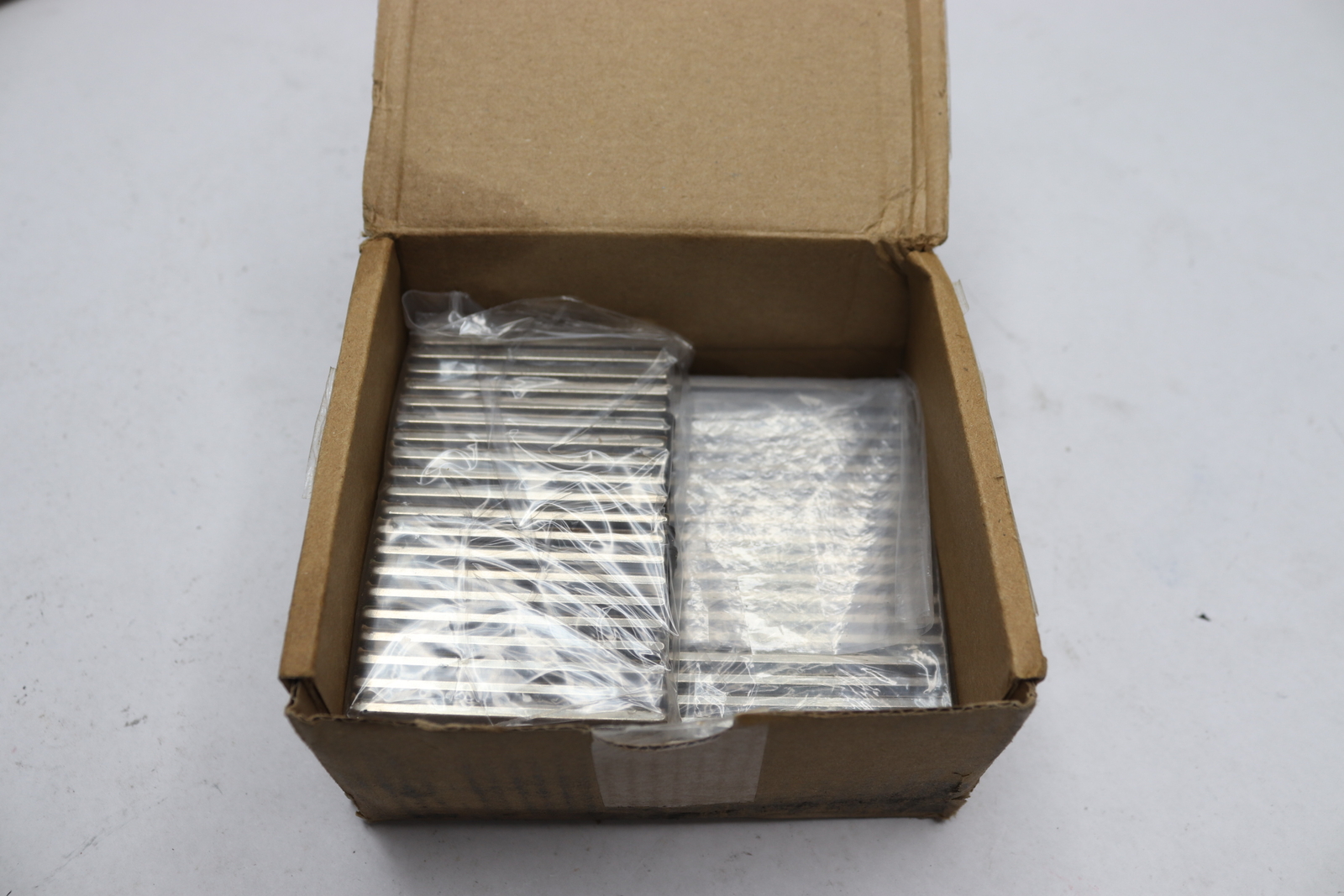 (100-Pk) Magnet Expert Adhesive N42 Neodymium Magnet 5.5kg 50 x 10 x 2 M Thick