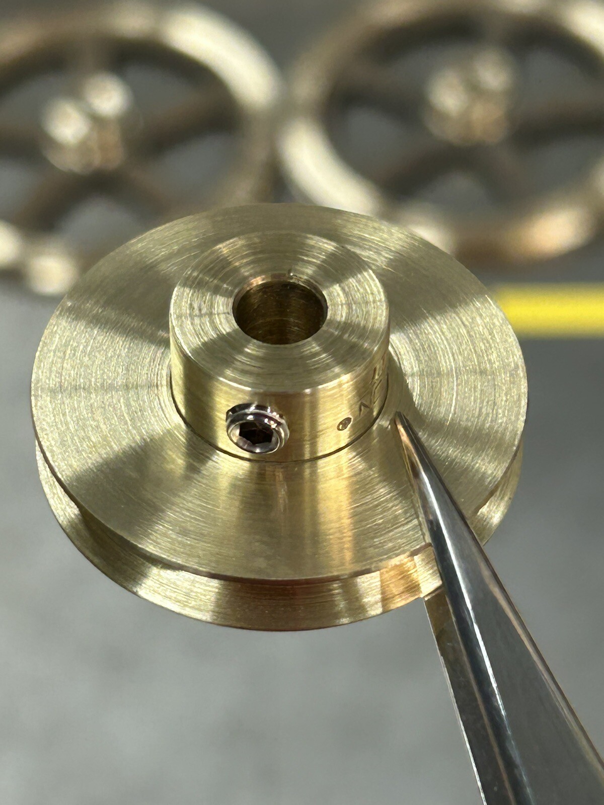 QTY 1 BOSTON GEAR G1217 BRASS PULLEY 1 1/2” DIAMETER .251” BORE FOR ROUND BELTS