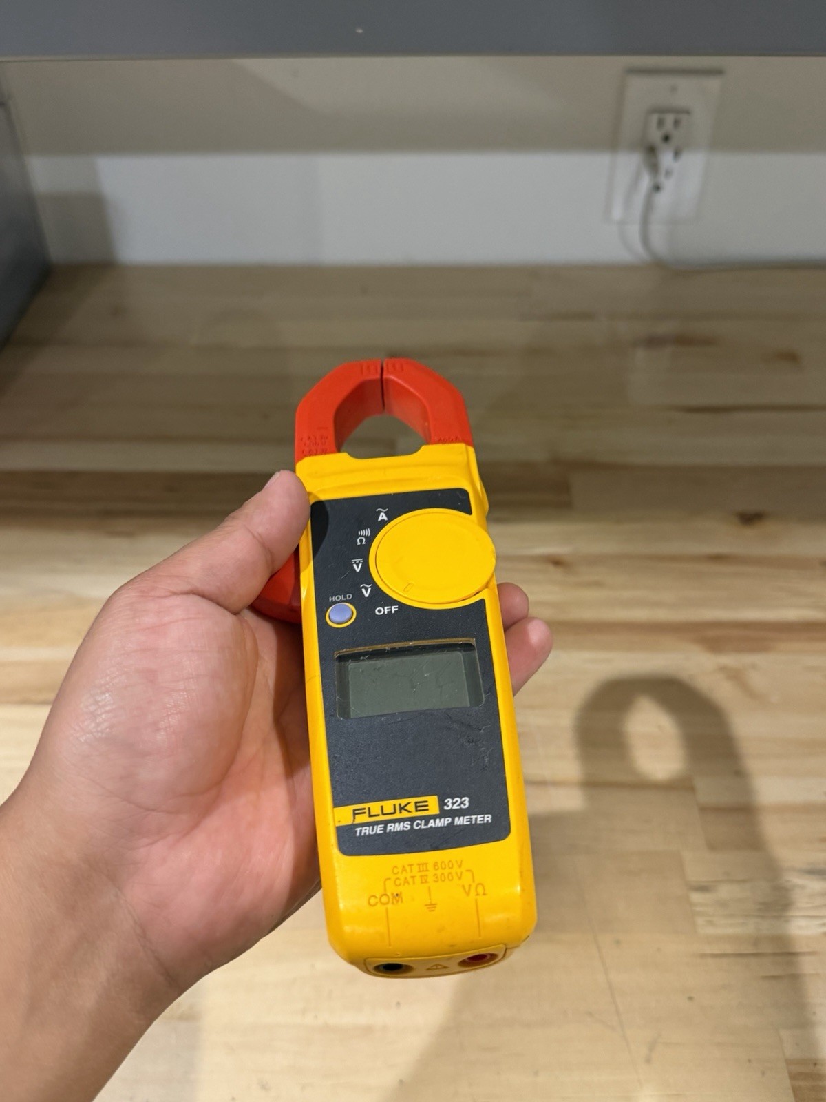 FLUKE 323 TRUE RMS CLAMP METER (PARTS ONLY) FOR PARTS – SHIPS FAST