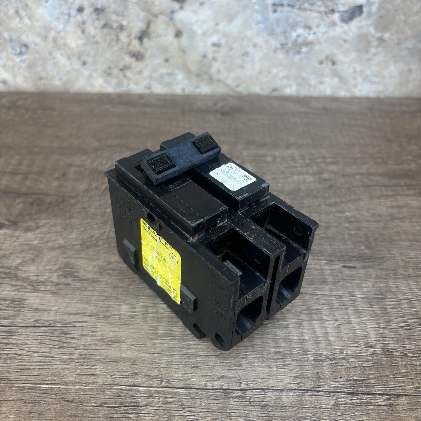 Square D HOM2100 Homeline 100A 2-Pole 120/240V AC Circuit Breaker Trip New