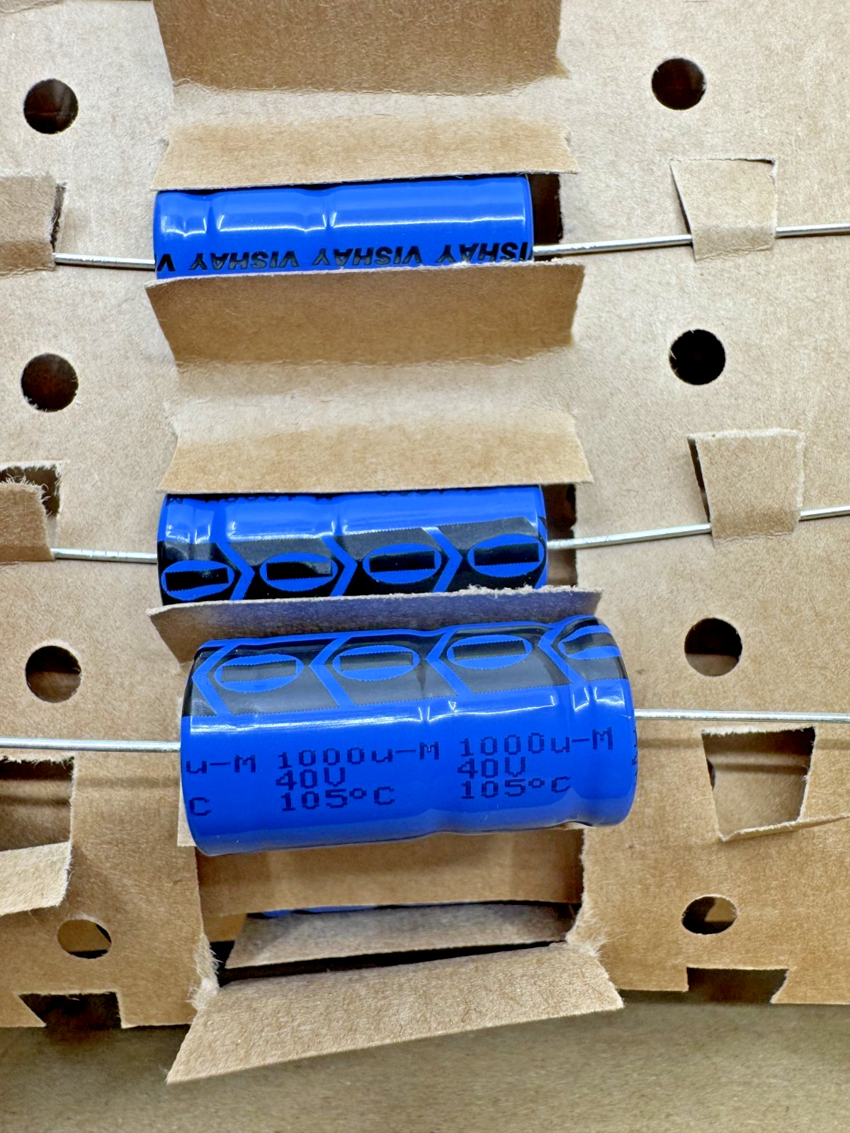 5X MAL212517102E3 VISHAY 1000uF 40V Axial, Can 159mOhm @ 100Hz 10000 Hrs @ 105°C