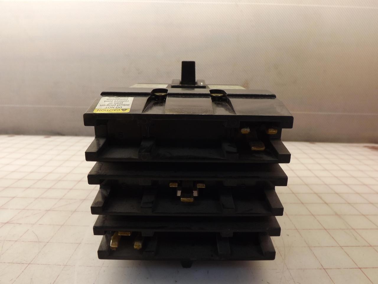 SQUARE D FH36015 THERMAL-MAGNETIC CIRCUIT BREAKER T33213