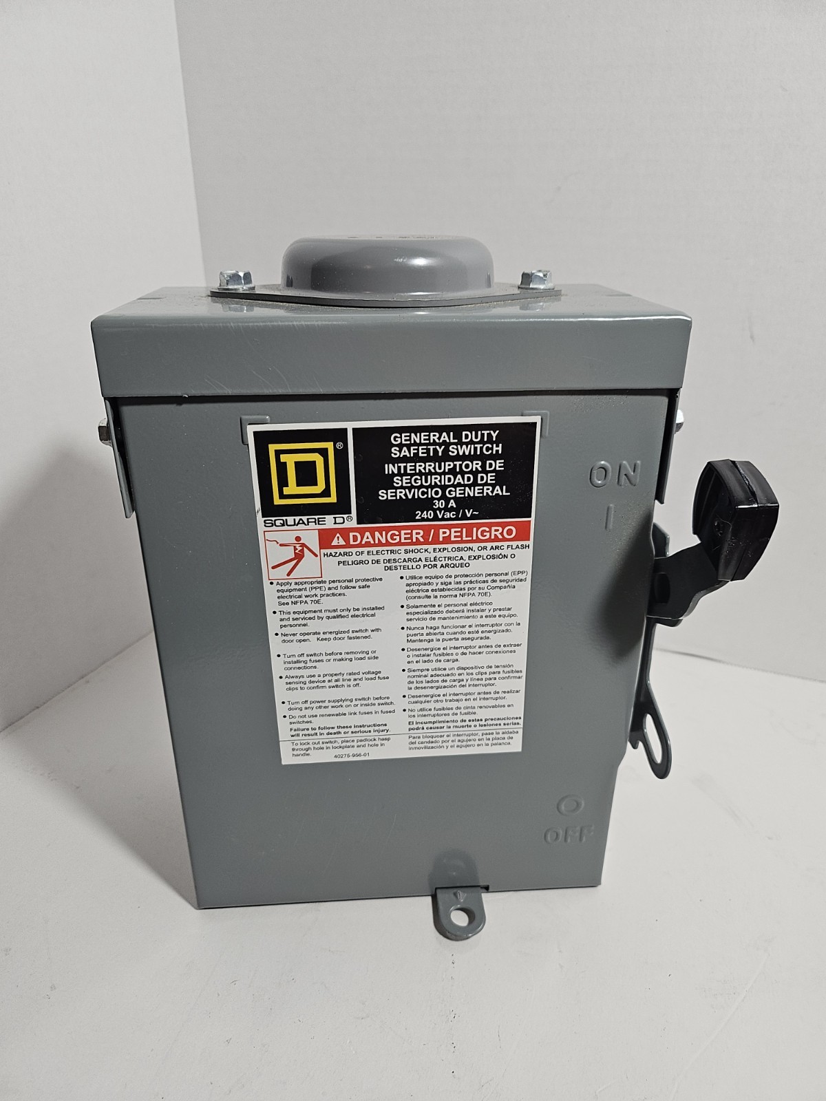 SQUARE D SAFETY Disconnect – SWITCH D221NRB SERIES E3 3R ENCLOSURE 30 AMP 60 HZ