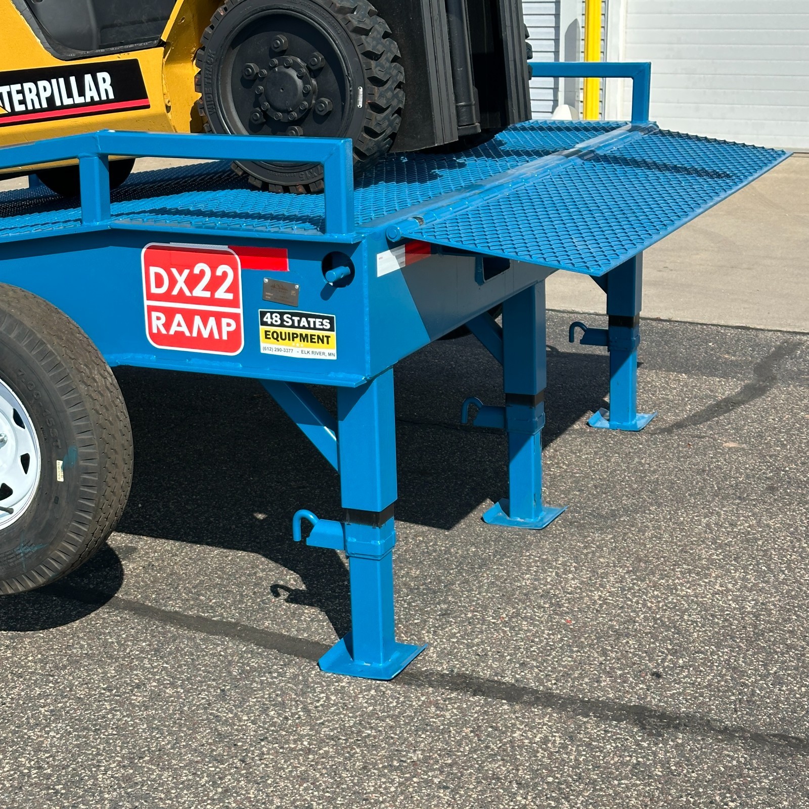 NEW 22-ft Portable Loading Dock Yard Ramp Forklift 32,000-lb Adjustable Height