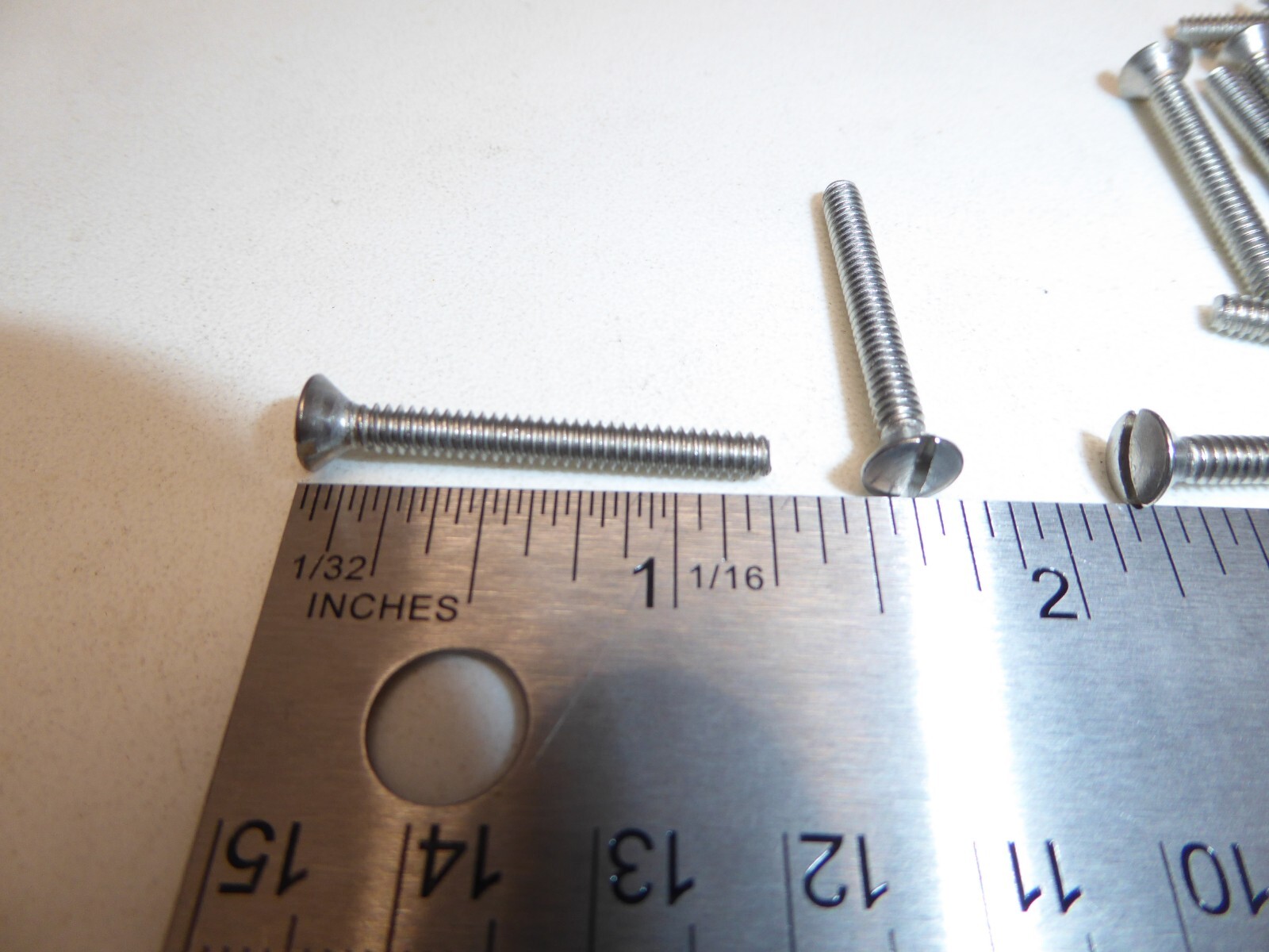 6-32 x 1-1/4″ Oval Head Slotted Machine Screw SS 18-8 VINTAGE USA Made Qty 25
