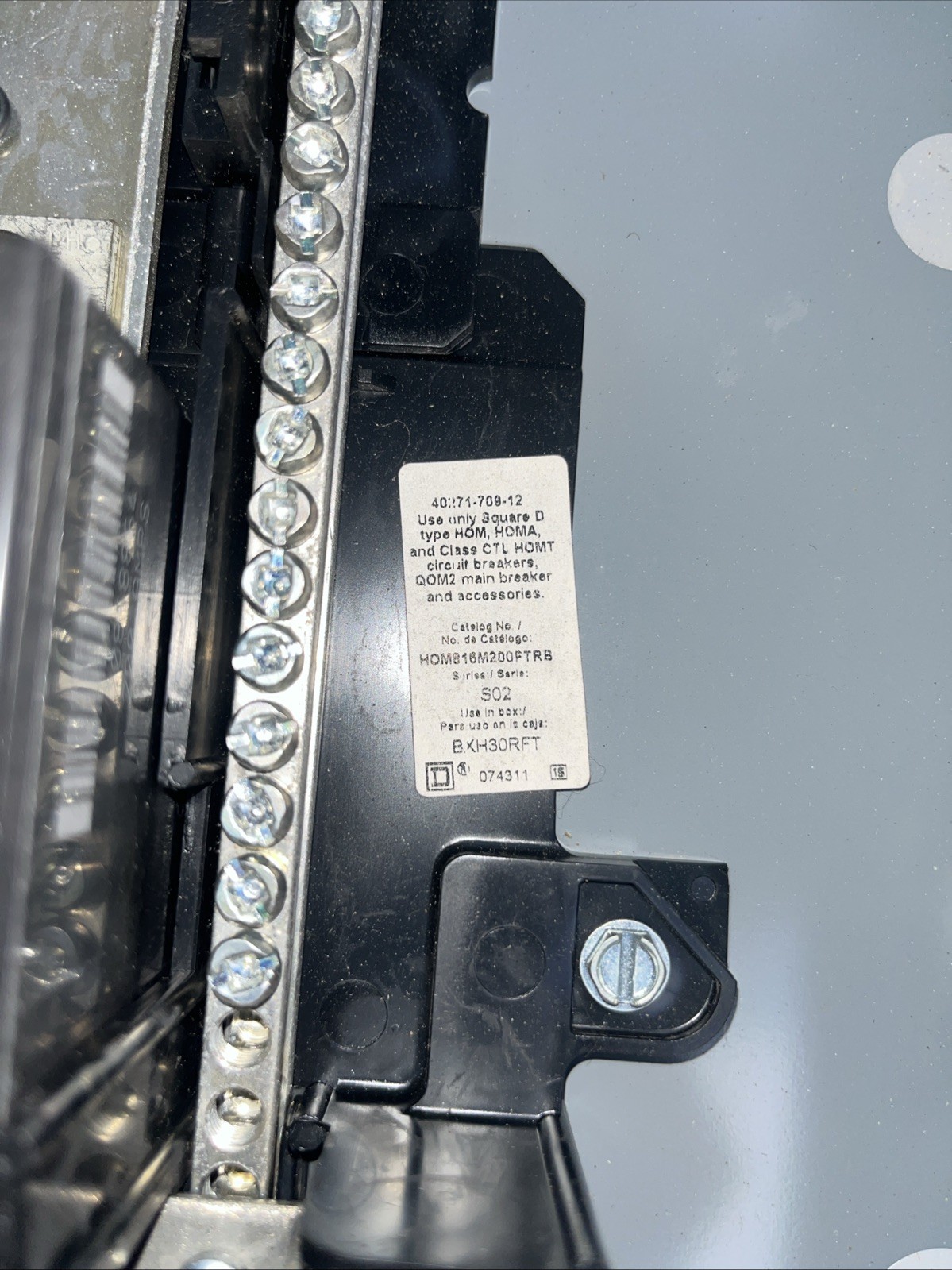 Square D HOM816M200PFTRB 120/240 Vac, With 200A Main Breaker (A)