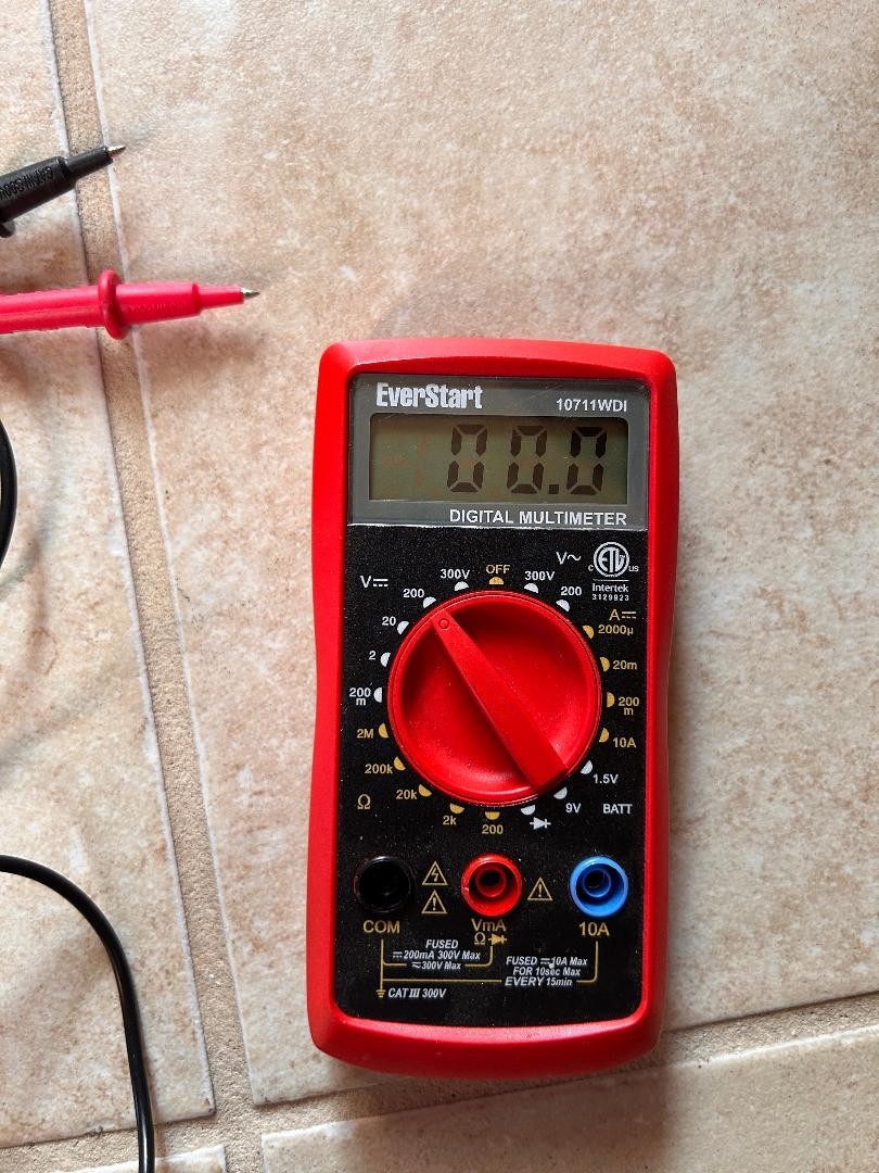 EverStart 300V Digital Multimeter 10711WDI – Black and Red Great Condition