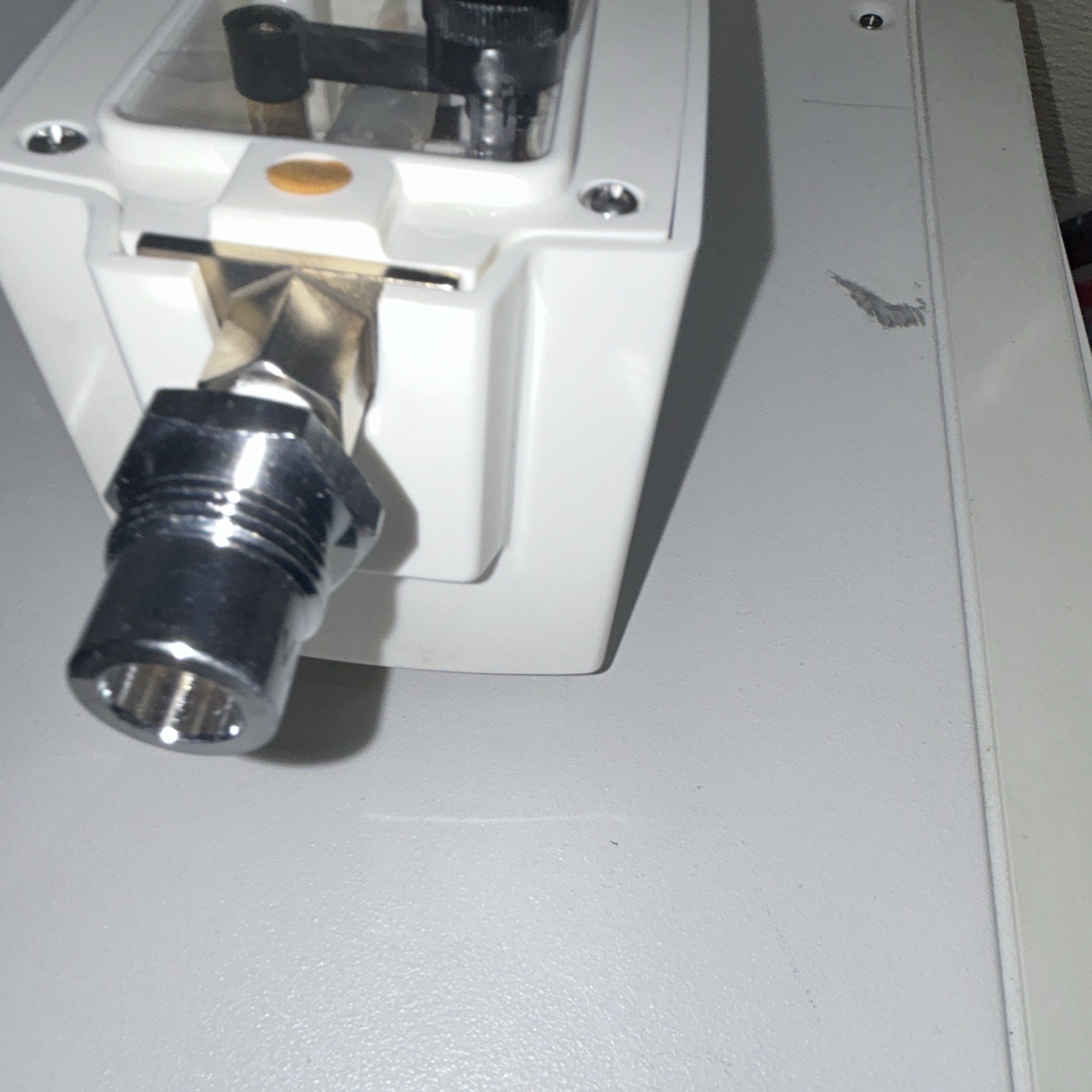 Romed Surgical Free-Flow Wall-Mount Vacuum Regulator w/ Analog Dial Gauge