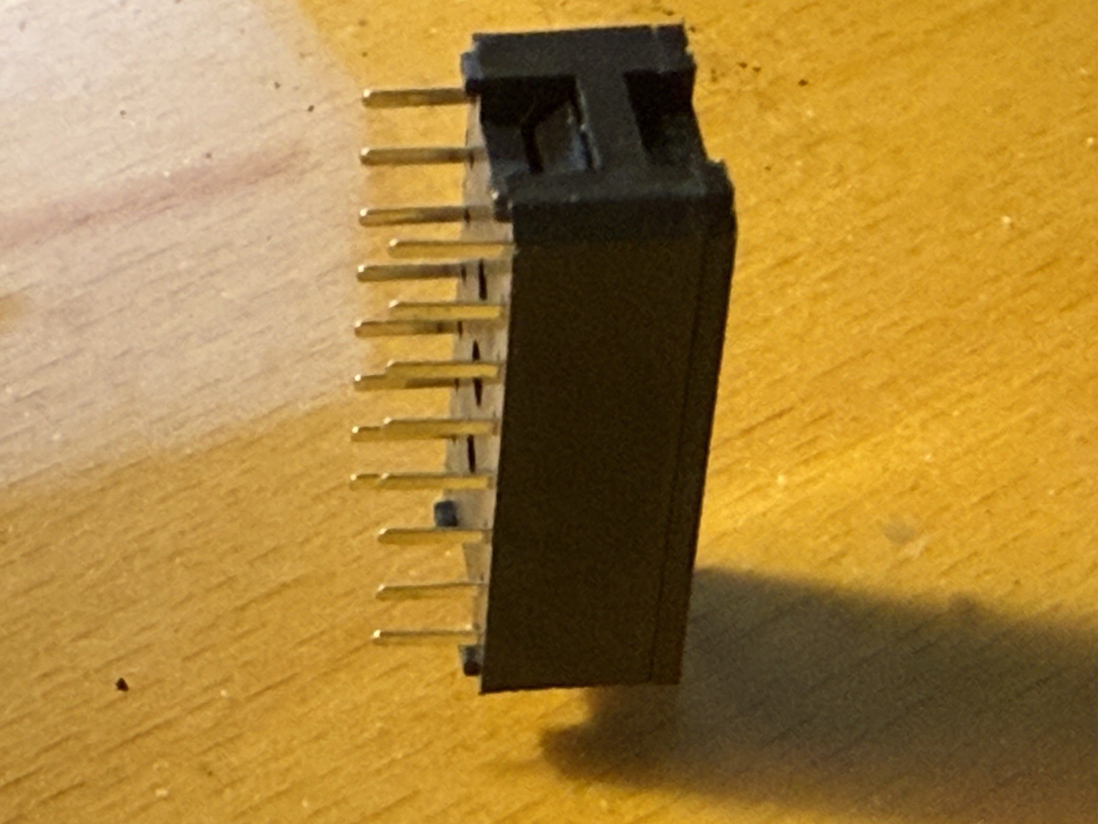 16-Pin DIP IC Socket .