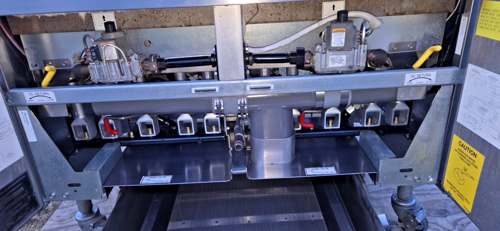 Frymaster Double Fryer Model#: FPLHD265GNC, Natural Gas, Filtration! Xtra Clean!