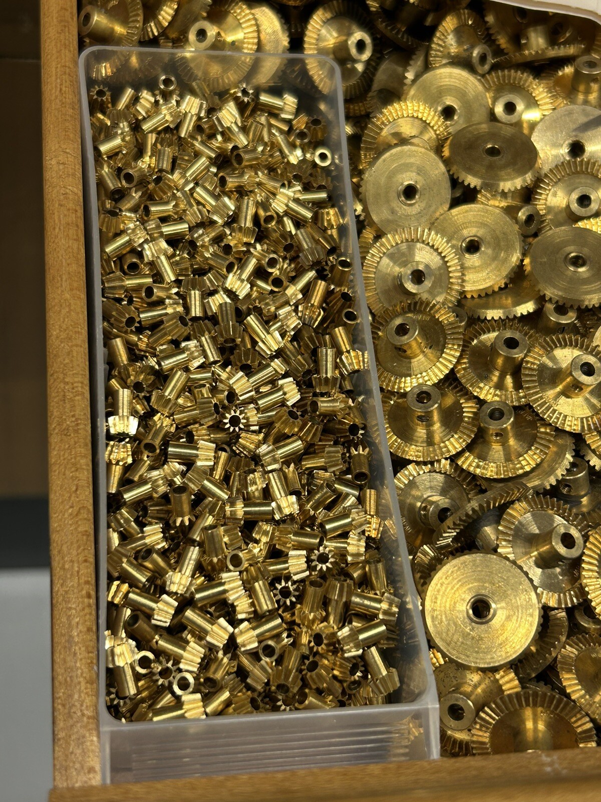 QTY 1 TRADESHIP BRASS 90 DEGREE BEVEL GEAR SET 45/10 TEETH 4.5:1 RATIO SLOT CAR
