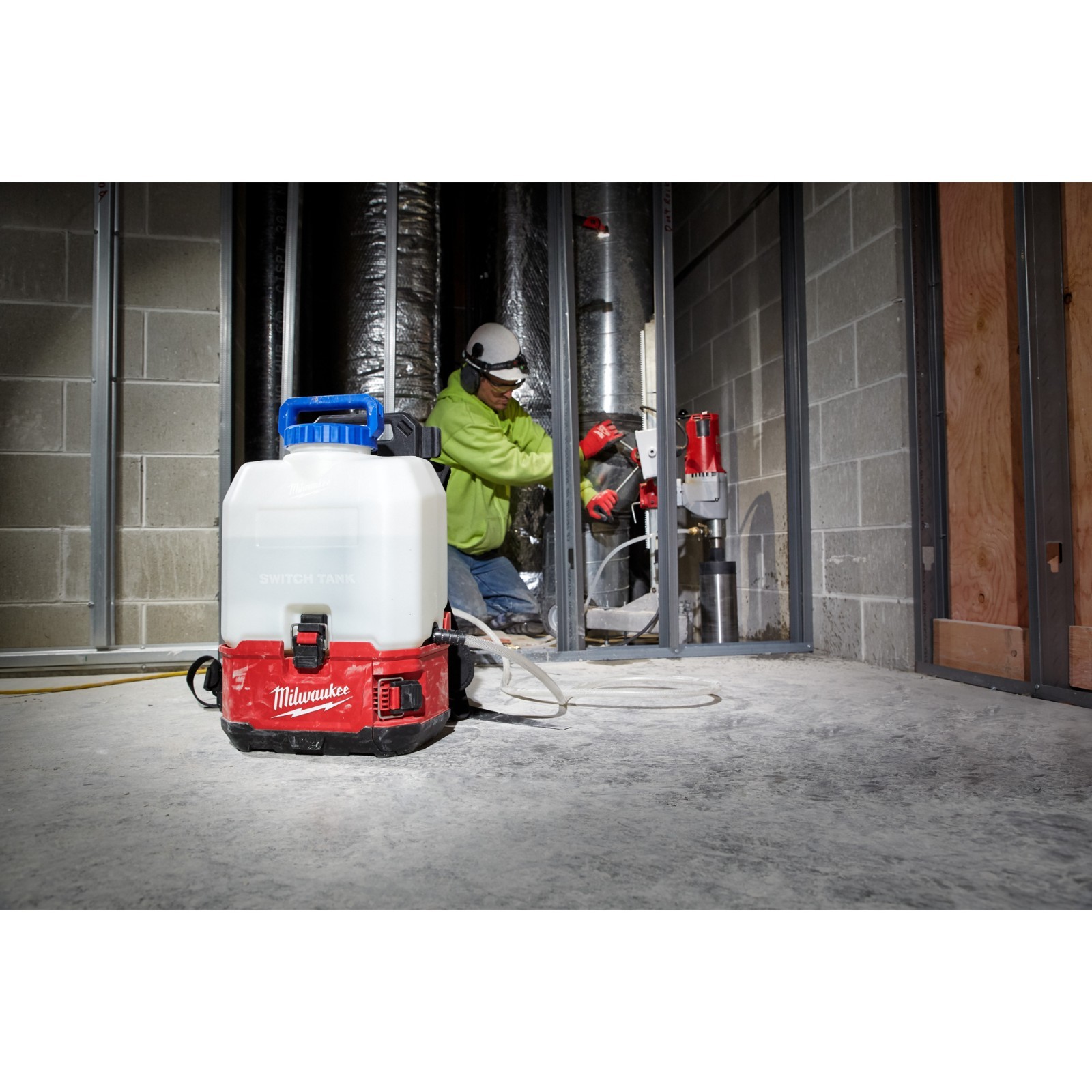 Milwaukee 2820-21WS M18 4-Gallon Backpack Water Supply Kit Battery& Charger
