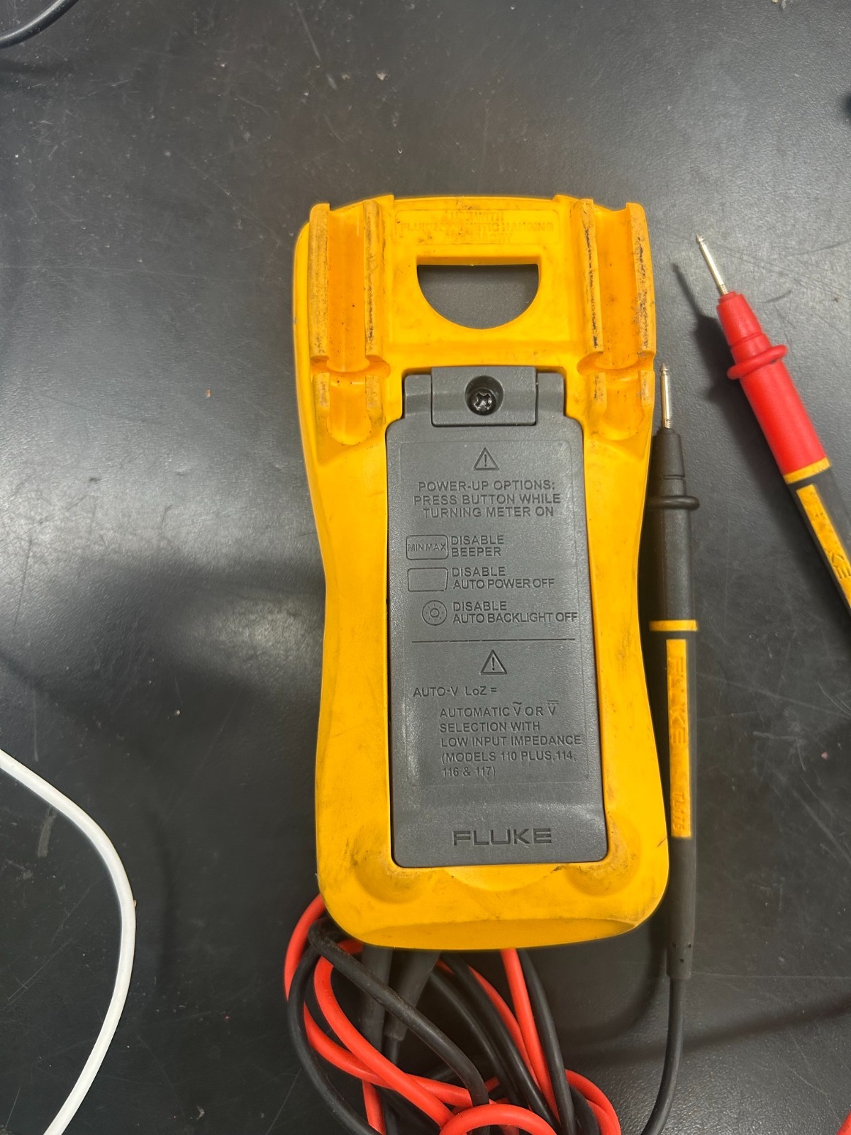 Fluke 116 True-RMS Field Technicians Digital Multimeter With Leads