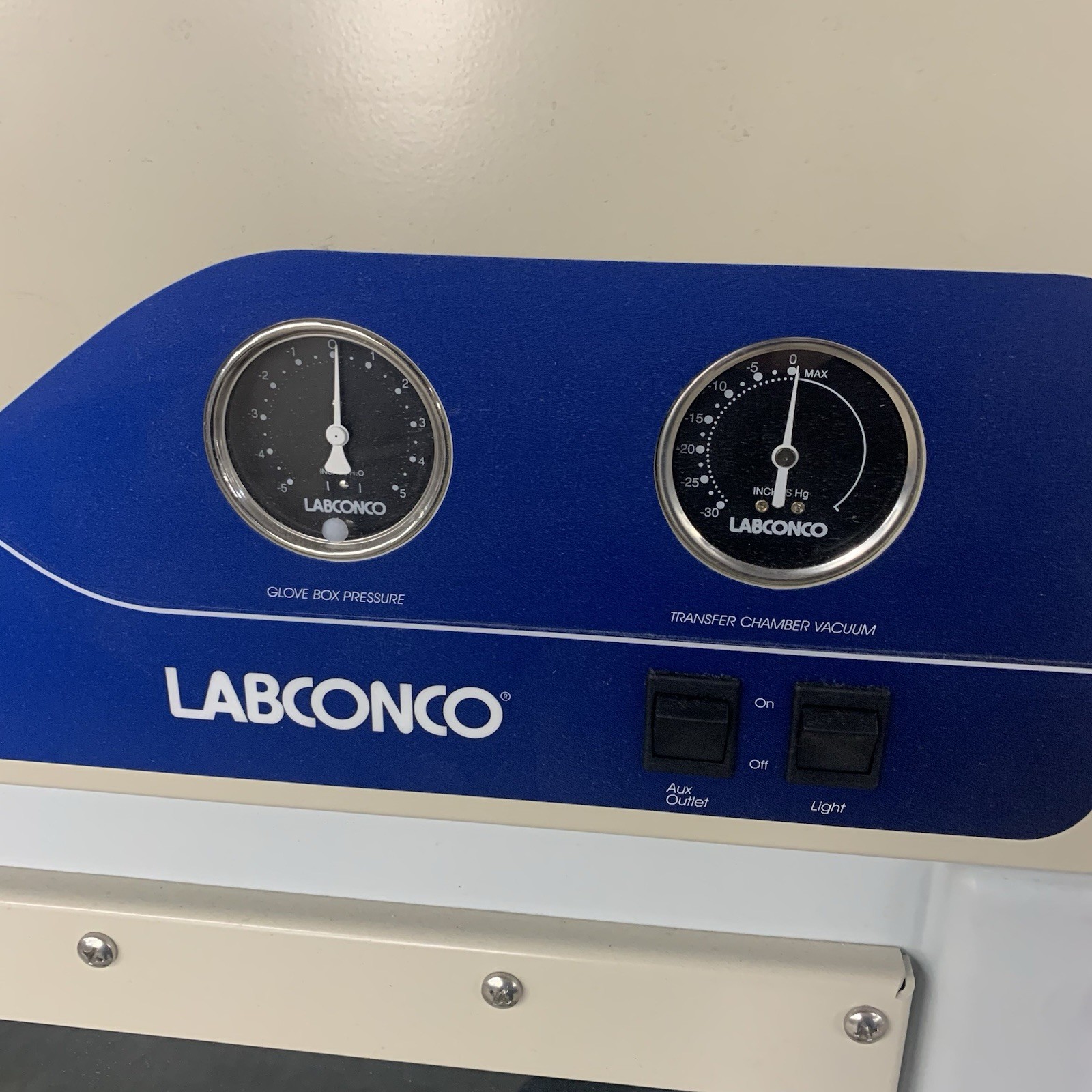 Labconco Controlled Atmosphere Glove Box 5220100 No Controller Broken Gloves