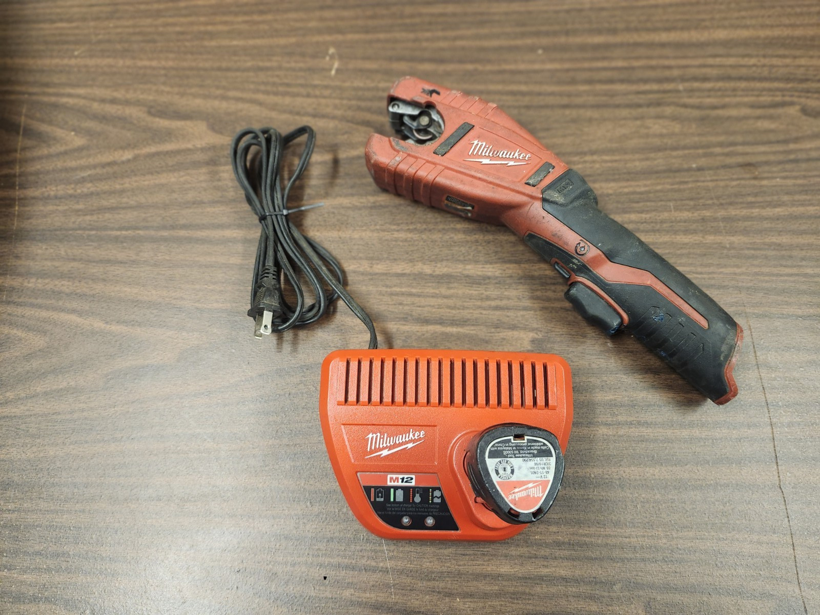 Milwaukee 2471-20 M12 12V Cordless Copper Tubing Cutter with Battery & Charger