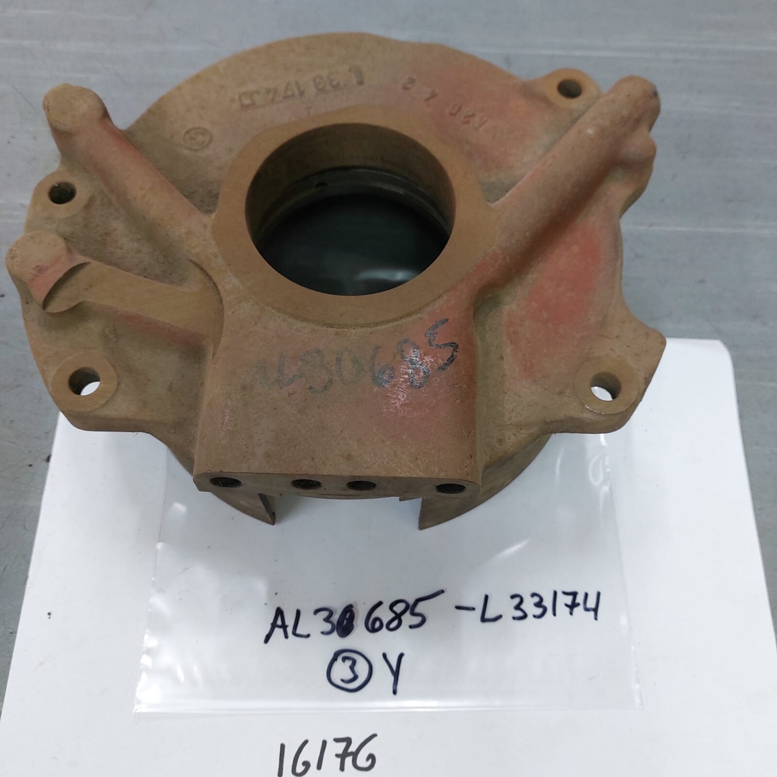 USED GENIUNE JOHN DEERE Housing AL30685