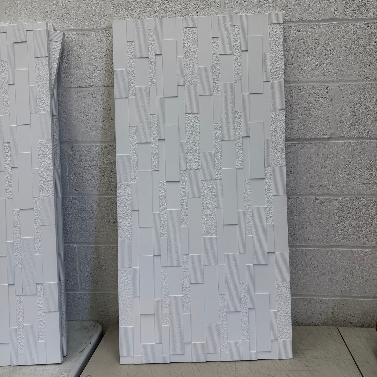 Greymond 4-Pcs Spar Brick Textured Wall Panels 23.6″ x 47.2″ x 0.5″ – White