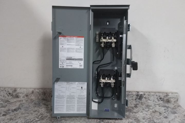 Square D DTU223RB 240VAC 100 A Single Phase Heavy Duty Non-Fusible Safety Switch