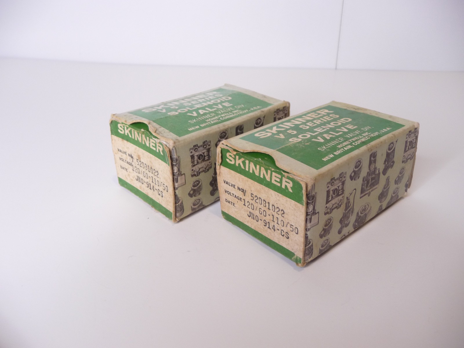 Skinner V5 Solenoid Valve 120 Volt 2 pieces #52DB1022.