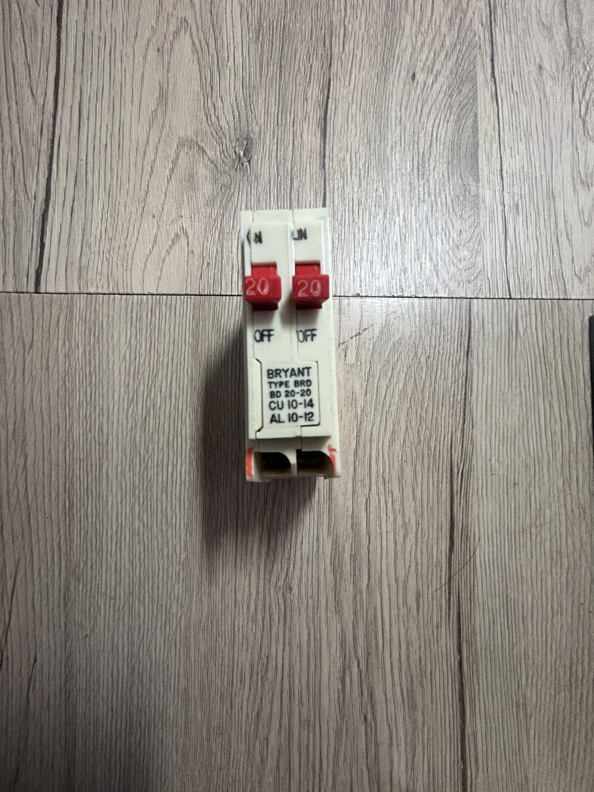 Bryant BR 20-20 BR2020 20 Amp 1 Pole Circuit Breaker Type BRD 120VAC Plug In
