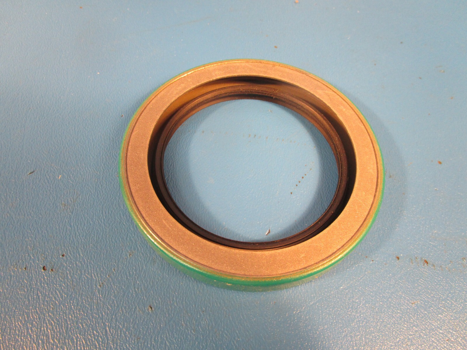CR 24988, SKF Double Lip Oil Seal, 2.500 in Shaft Dia., 3.500 in OD