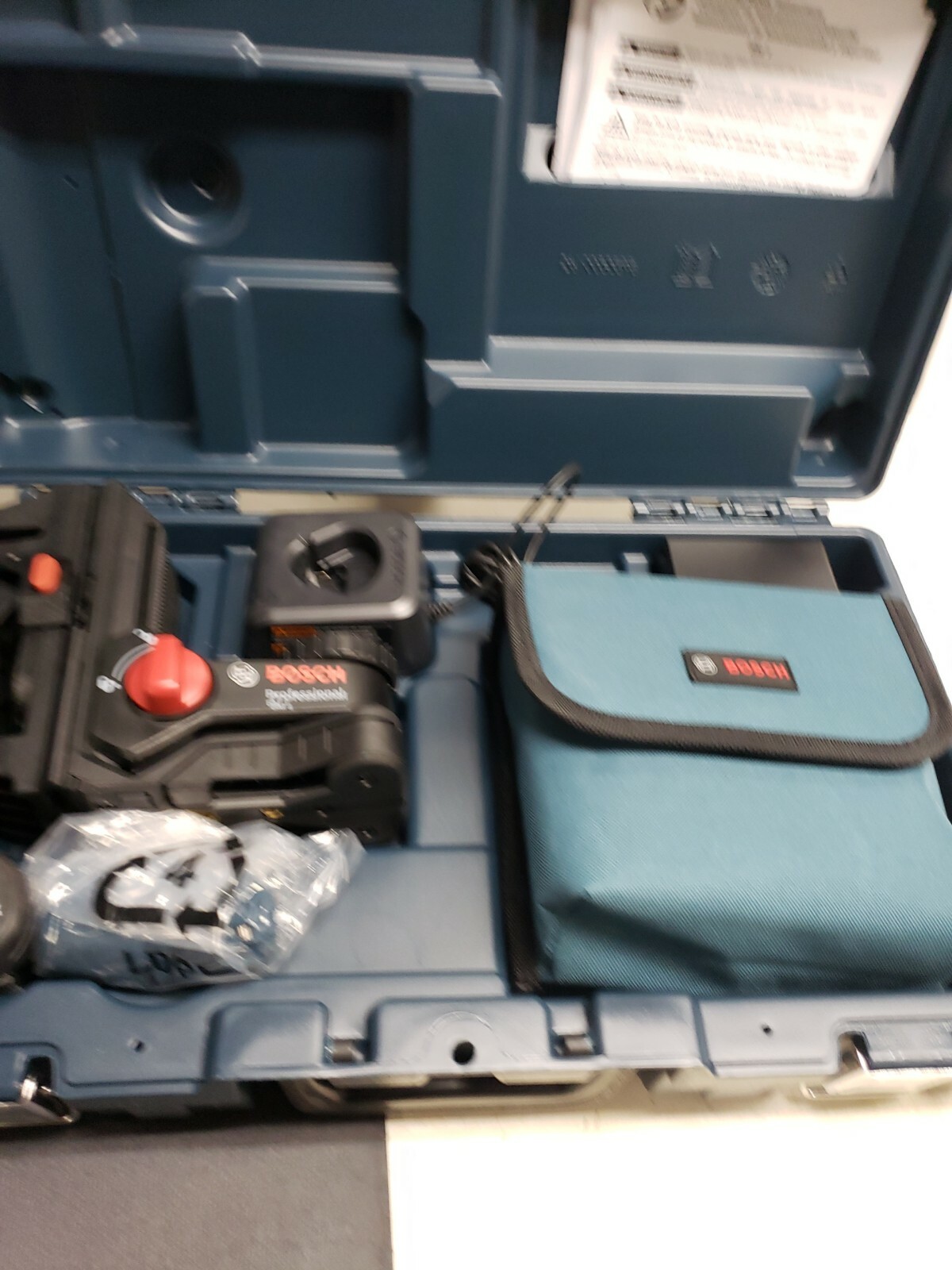Bosch GLL3-330CG-B Three-Plane w/ free extra battery Authorized Distributor!!