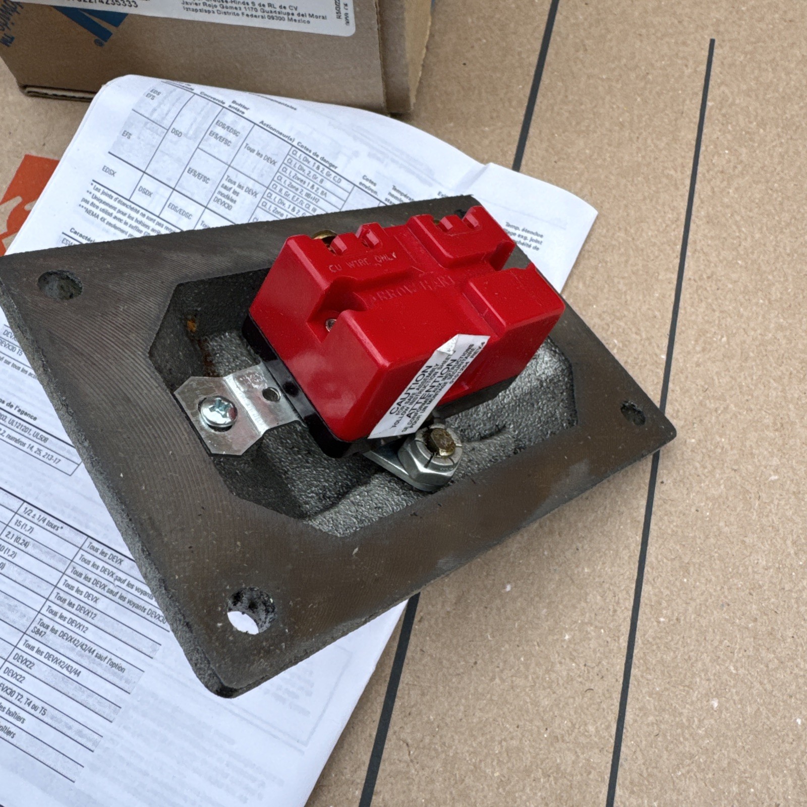 Eaton Crouse Hinds DSD933 Explosion Proof Front Operation Snap Switch Cover 1P