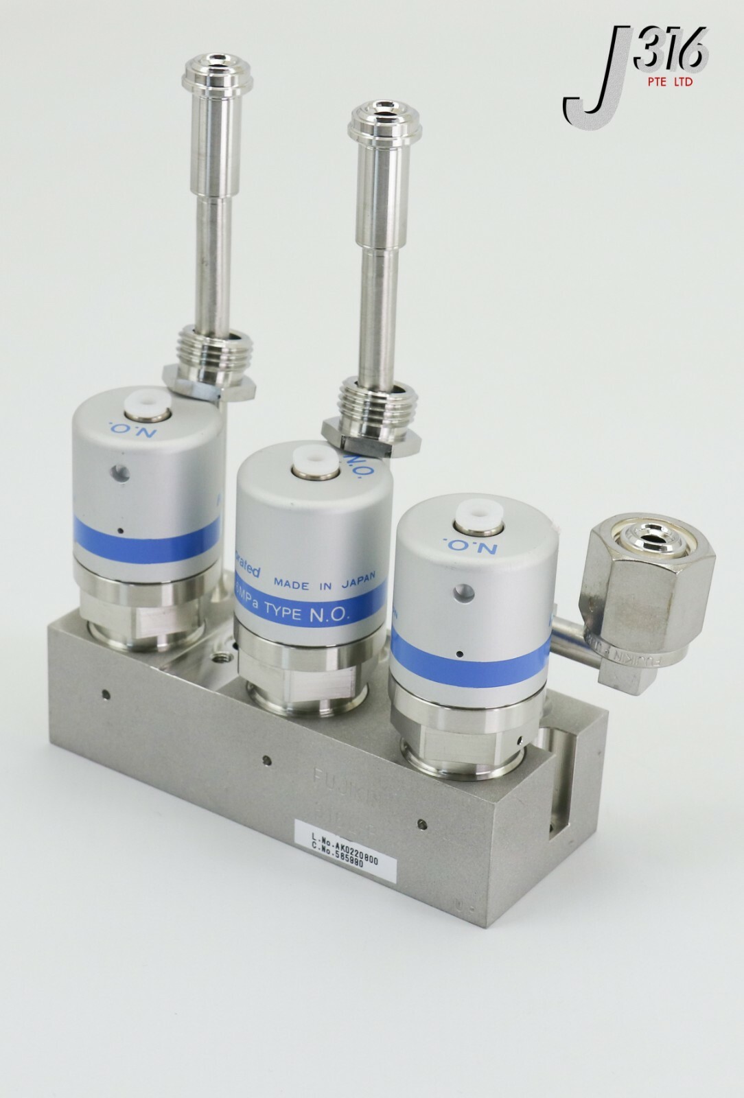 21306 FUJIKIN DIAPHRAGM BLOCK VALVES, TYPE N.O 0.5~0.6MPA 565990