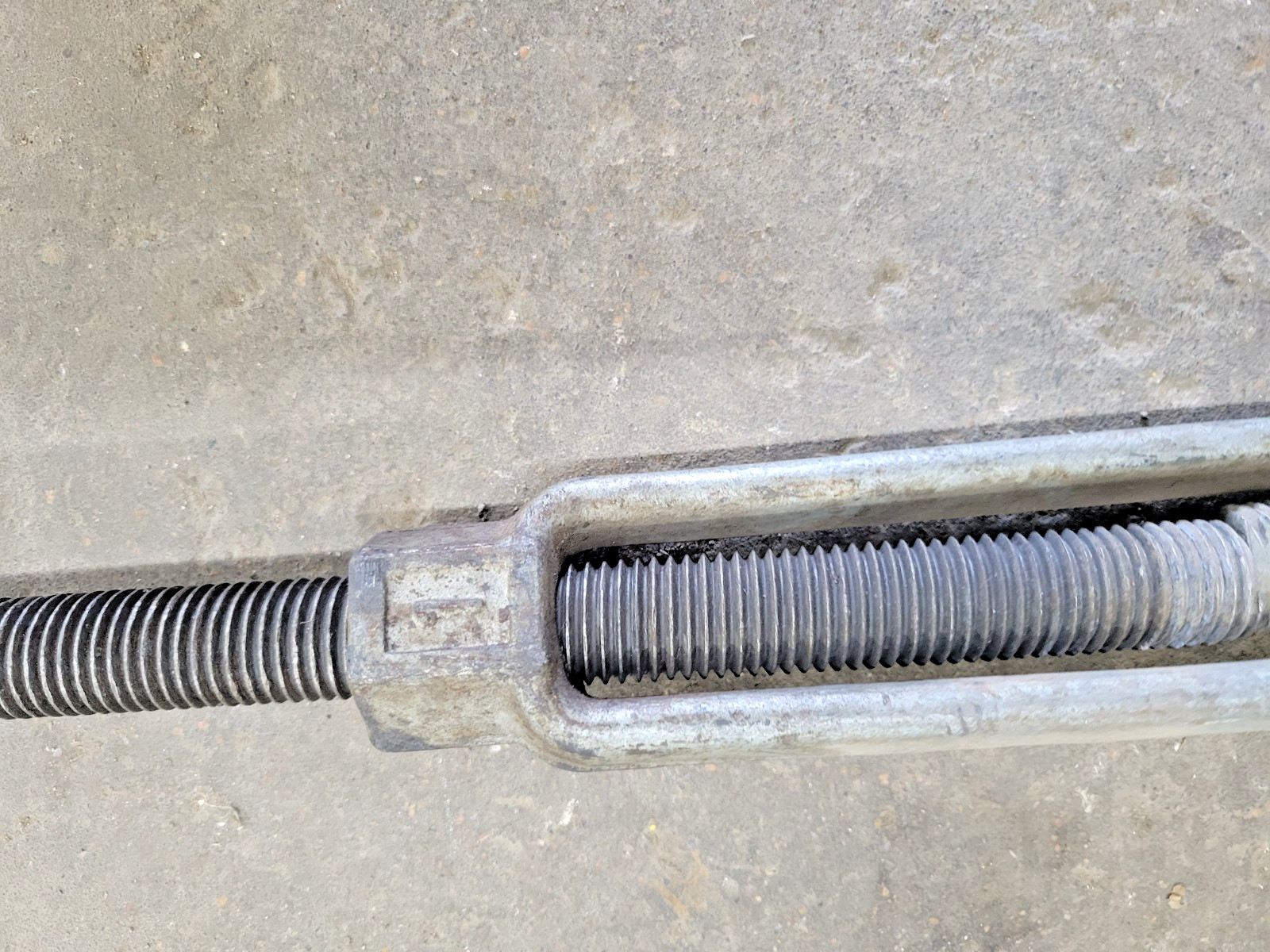 TURNBUCKLE EYE TO EYE THREAD LENGTH 14″ THREAD SIZE 1″-8 39″ X 50″ STEEL 1″ DIA