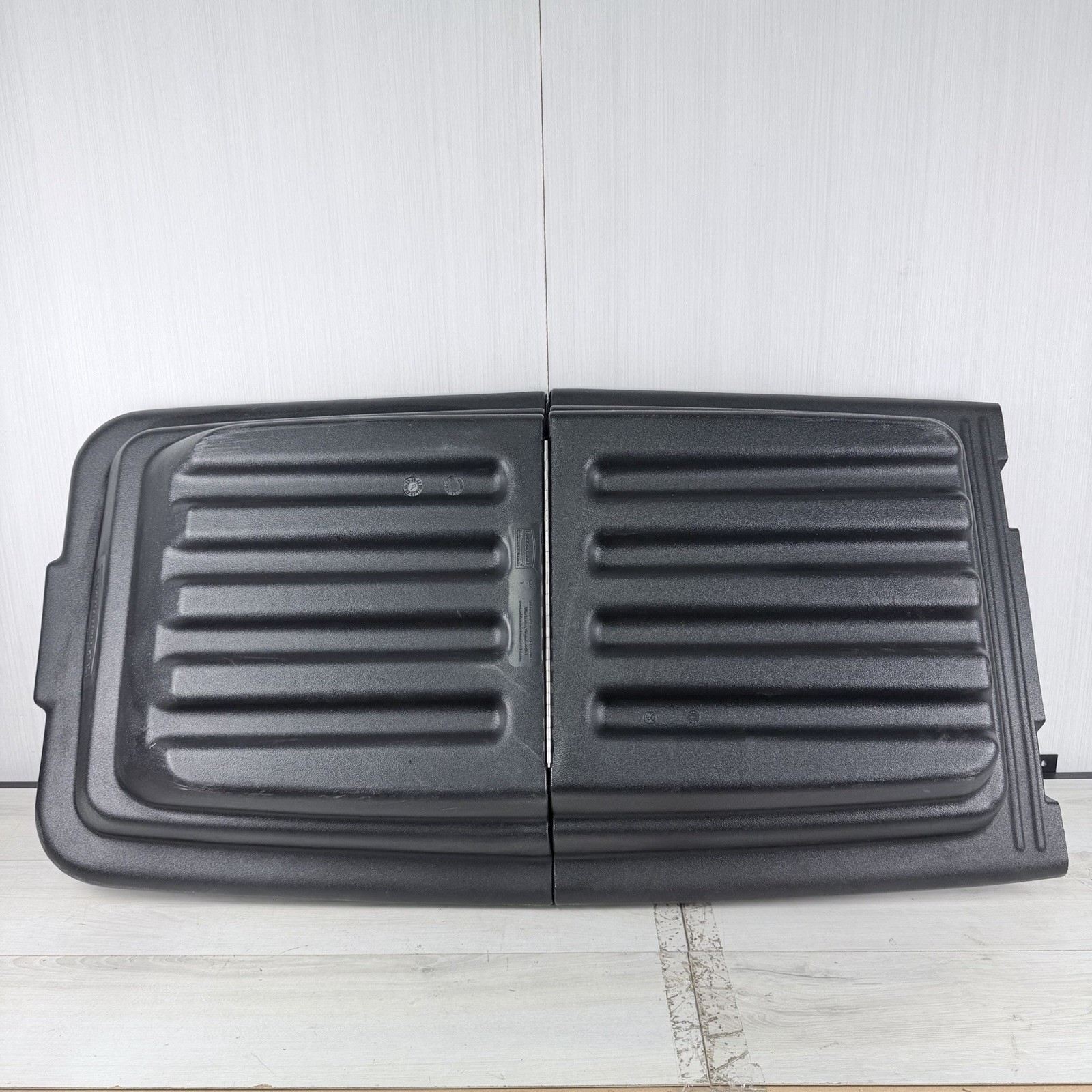 Rubbermaid Commercial Fg102800bla Tilt Truck Lid, Black, Fits 20-1/4 Cu. Ft.
