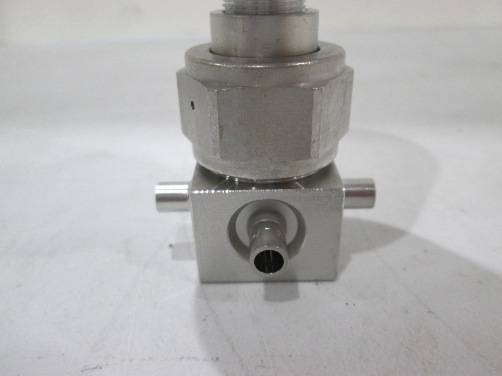 Nupro, 6LV-HDB111P-C, 3 Way High Pressure Valve, Butt End Weld, Used