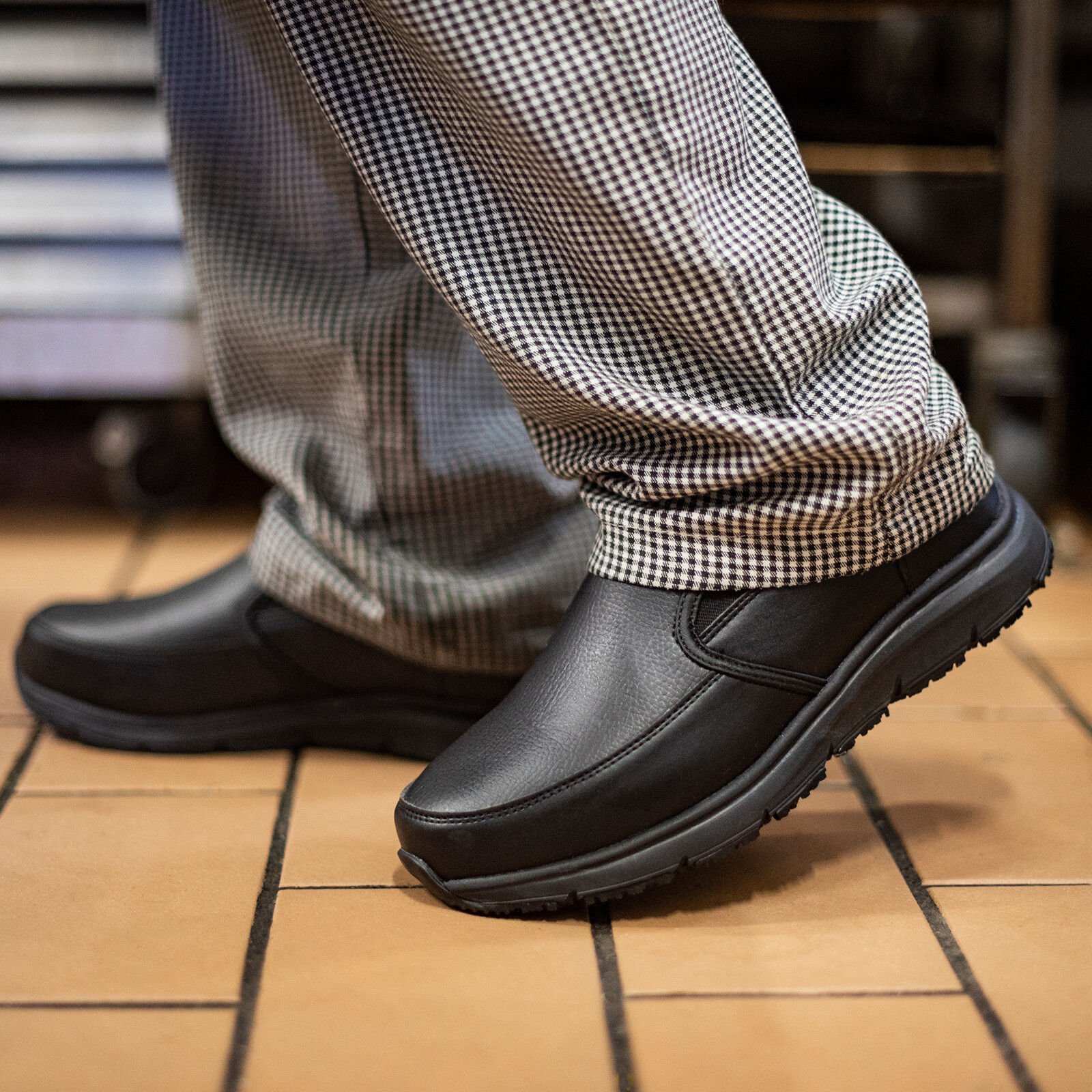 HISEA Men’s Non-Slip Shoes Slip-On Chef Shoes Water Resistant Kitchen Work Shoes