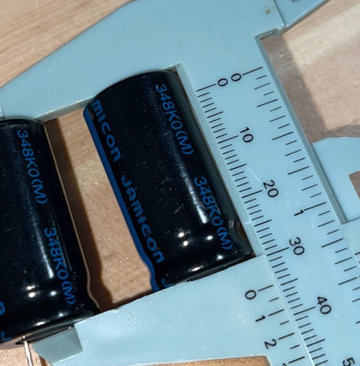 10pcs – Jamicon TK-4700uF 35V 105°C -RM 7.5-50mΩ -30x18mm – Japan NOS