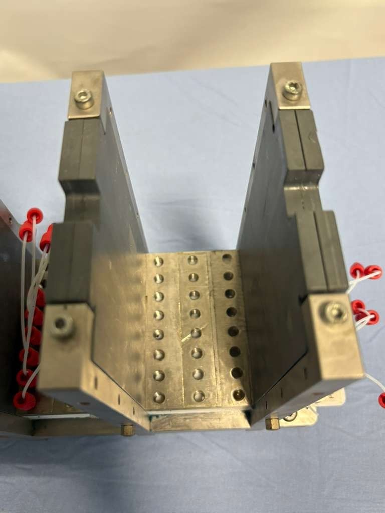 Multi-Plate Electrochemical Test Fixture for Flow Battery Fuel Cell Stack