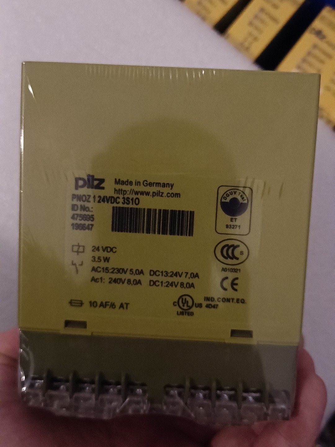 1PC NEW Pilz 475695 Safety Relay Fast Shipping