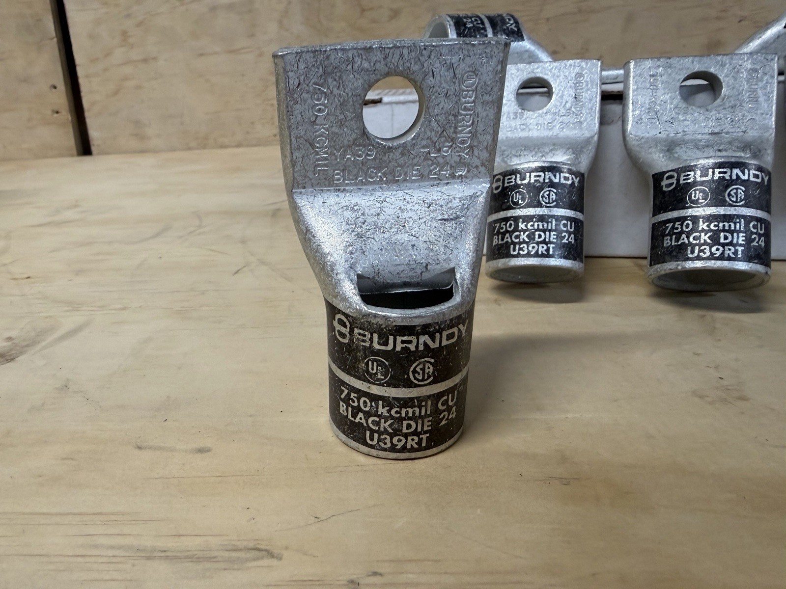 Lot of (6)Burndy 750kcmil YA39L6 lugs, 1/2” Hole STD U39RT P39RT