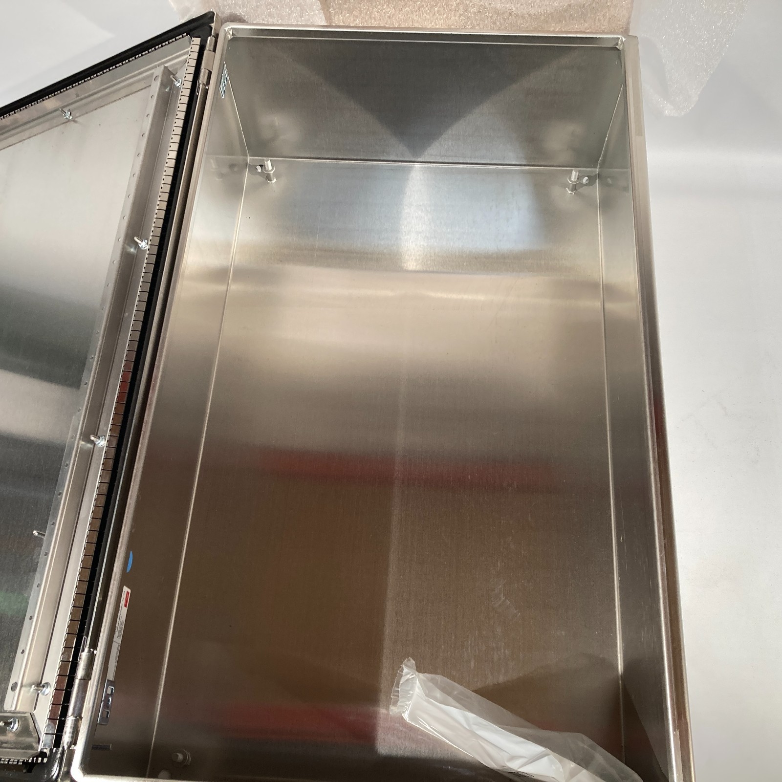 nVent Hoffman 30″ x 18″ x 8″ SS Enclosure NEMA CSD30188EMCSS Wall mounted, READ