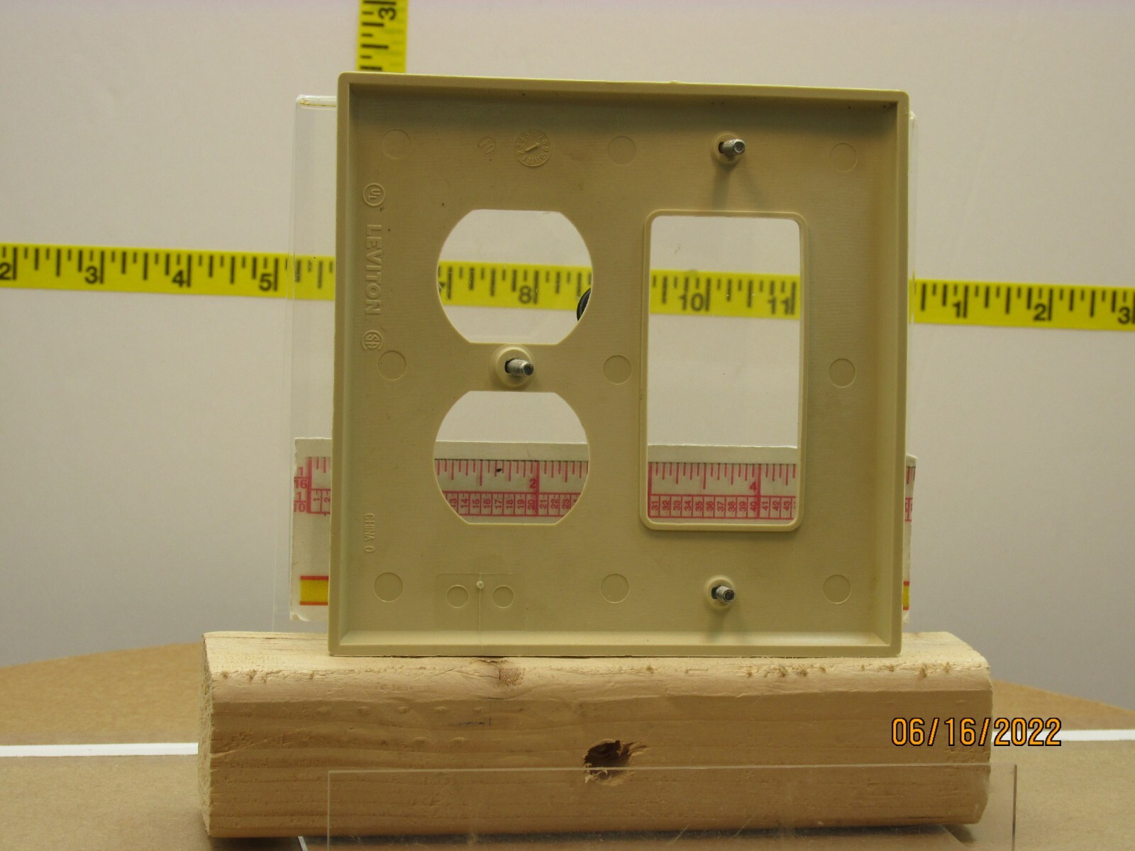 The listing is for: Leviton Ivory Unbreakable 2G 1DECO 1DUP NYLON-1Pk.