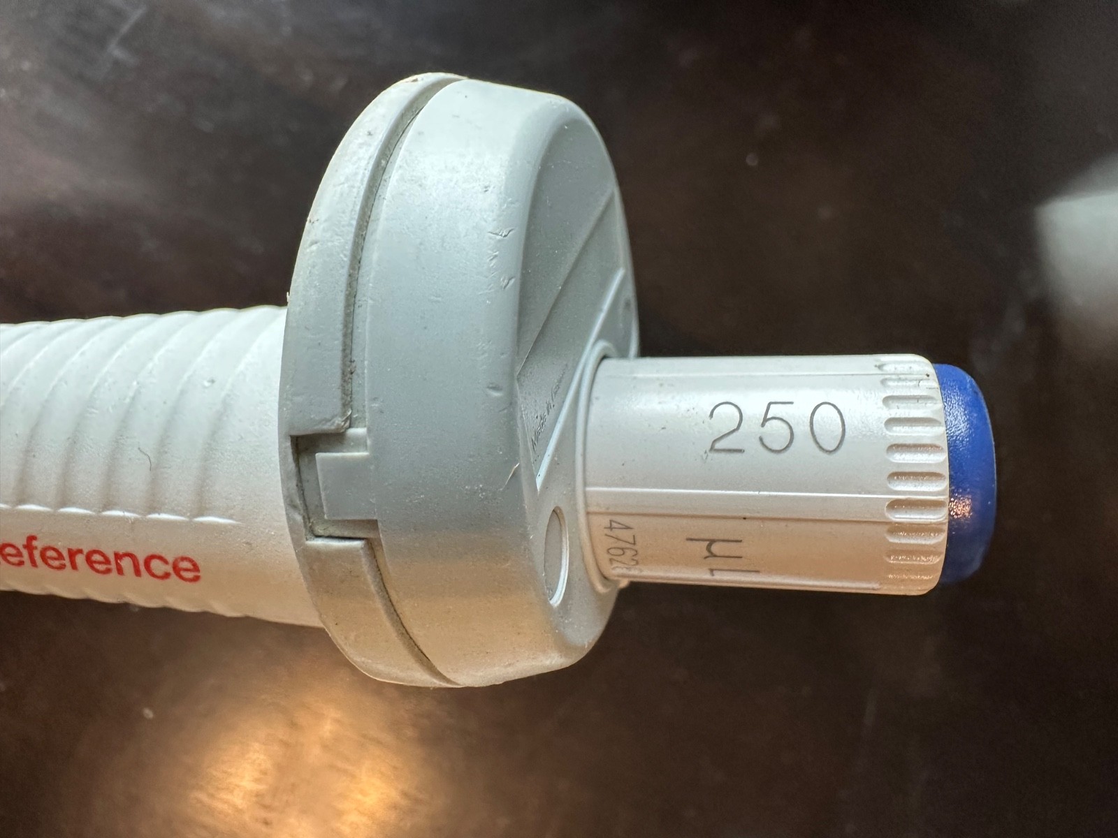 eppendorf pipettes: Fixed volume; 25,50,100,500uL (7total pipettes)