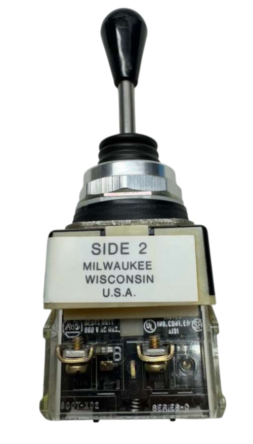Allen-Bradley 800T-T2S Spring Return Toggle Switch 2-Position Series P, 800T-XD2