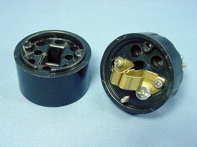 Leviton RESIDENTIAL Straight Blade Connector Plug NEMA 1-15 15A 125V Bulk 612