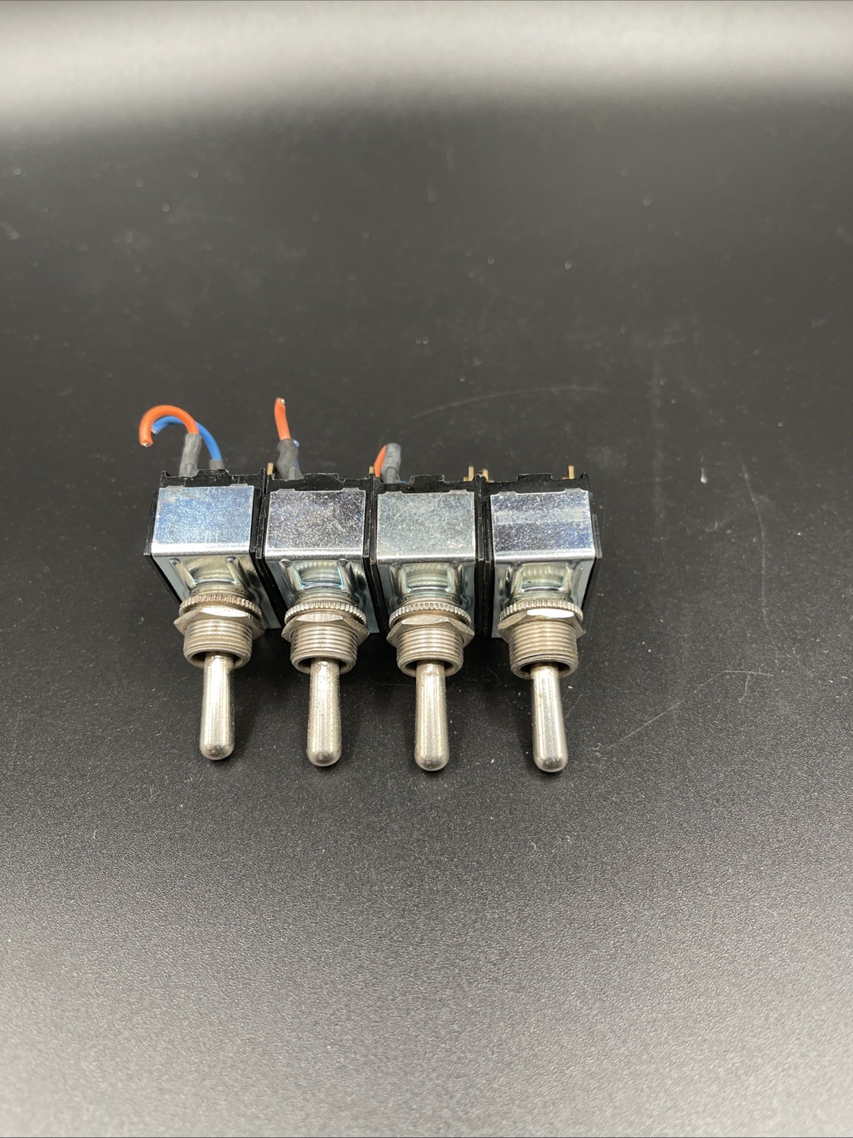 Carling Toggle Switch 10A, 250V AC 15A 125V AC 3/4 HP 125-250V AC Lot 4